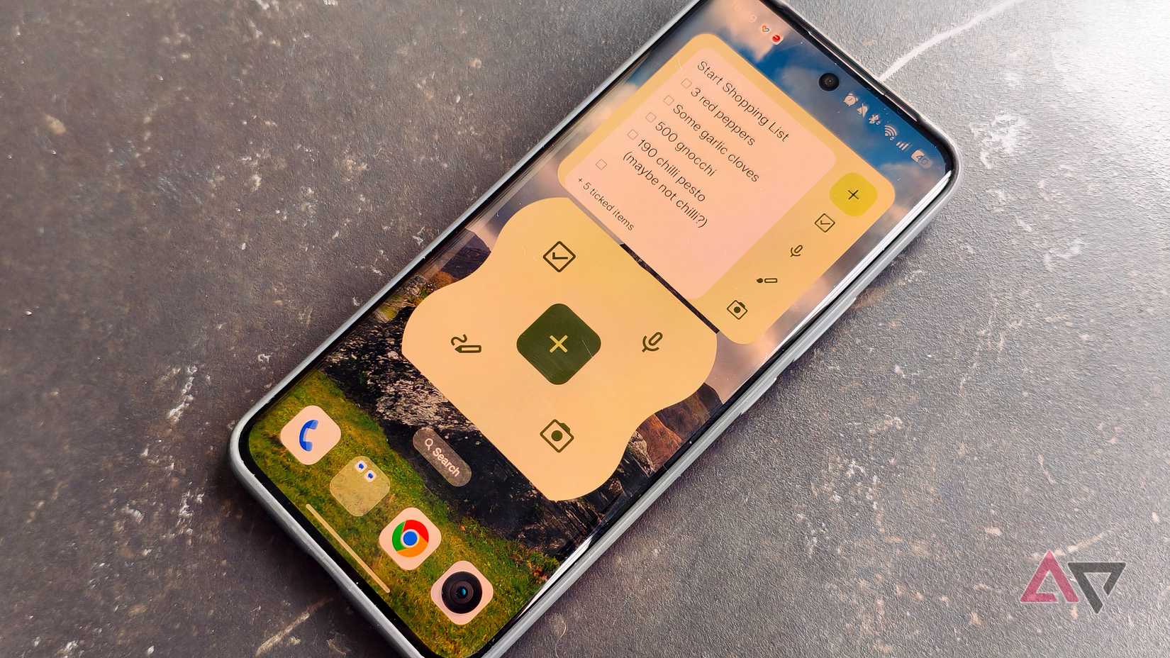An Android phone showing two Google Keep widgets on the home page