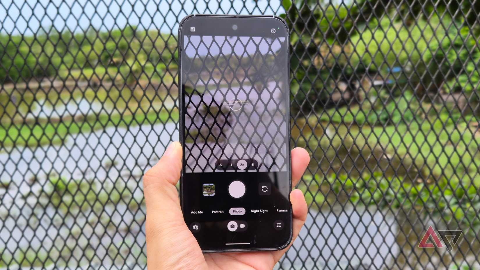 Mostrando a interface da câmera de um Google Pixel 9 Pro XL com nível de zoom 2x selecionado