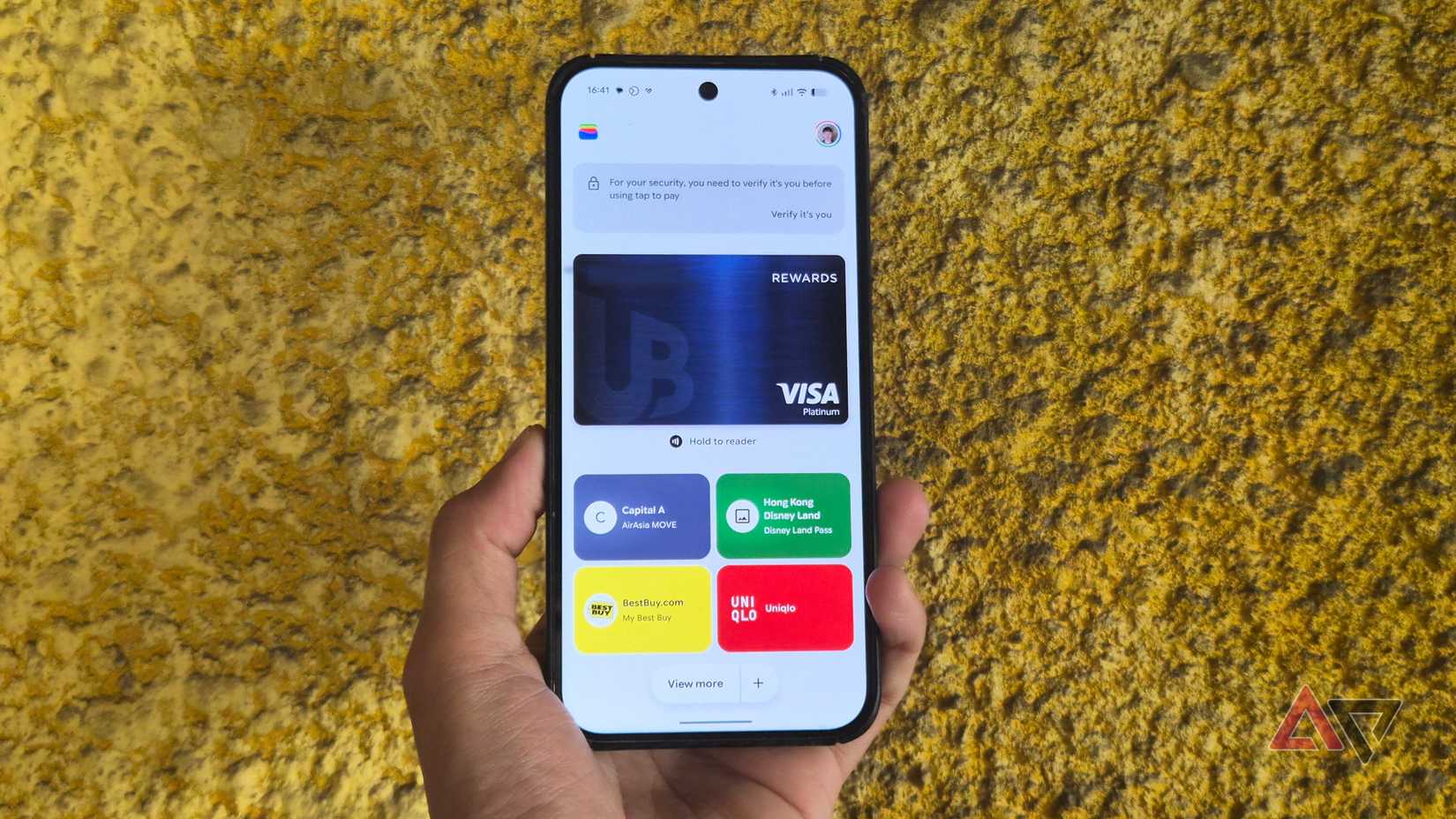 Cartão de crédito de débito e IDs de associação na companhia aérea AirAsia Best Buy e Uniqlo no aplicativo Google Wallet