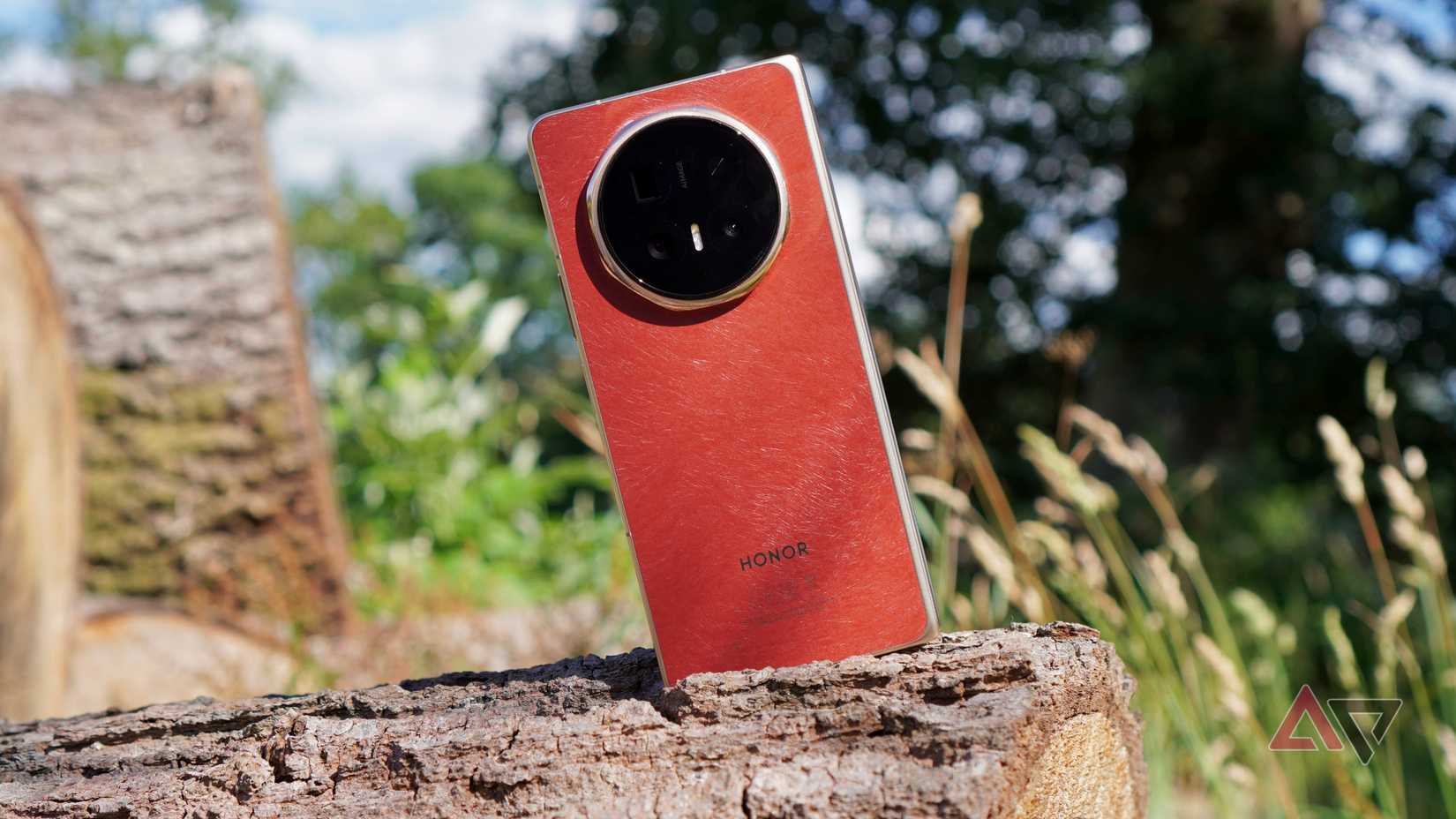 The back of the Honor Magic V6