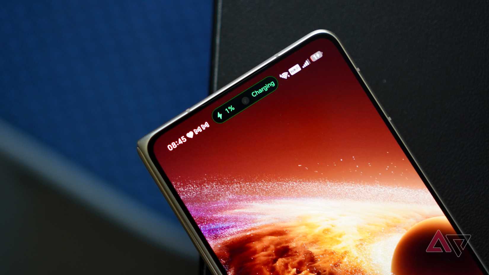 Charging the Honor Magic V6