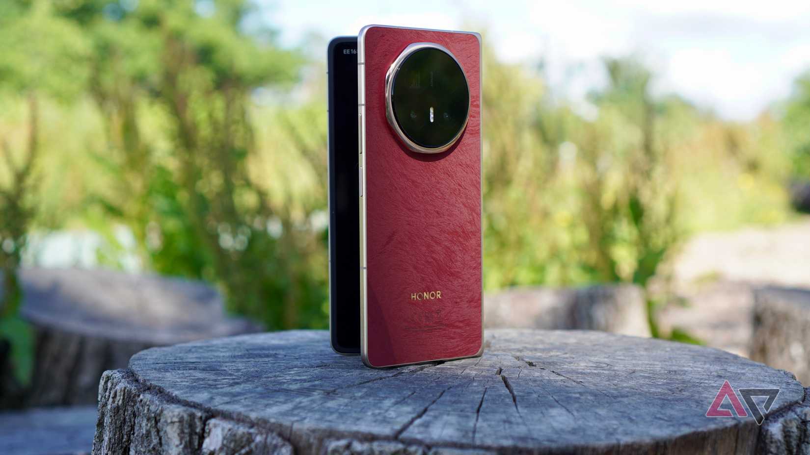 The back of the Honor Magic V6