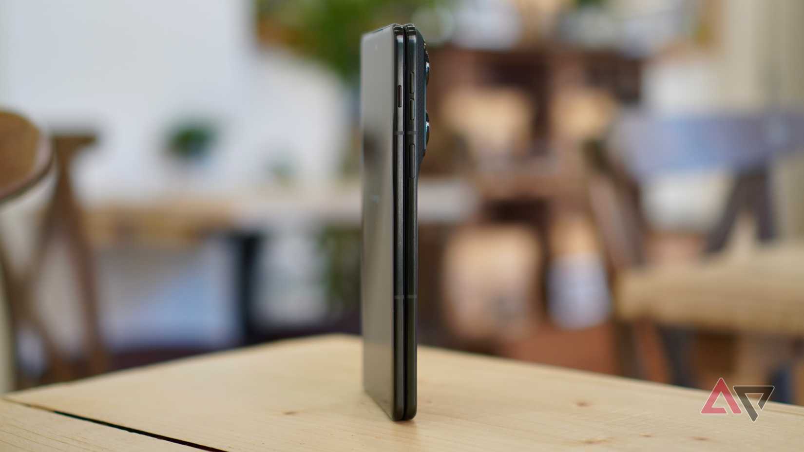 A lateral do Motorola Razr Fold