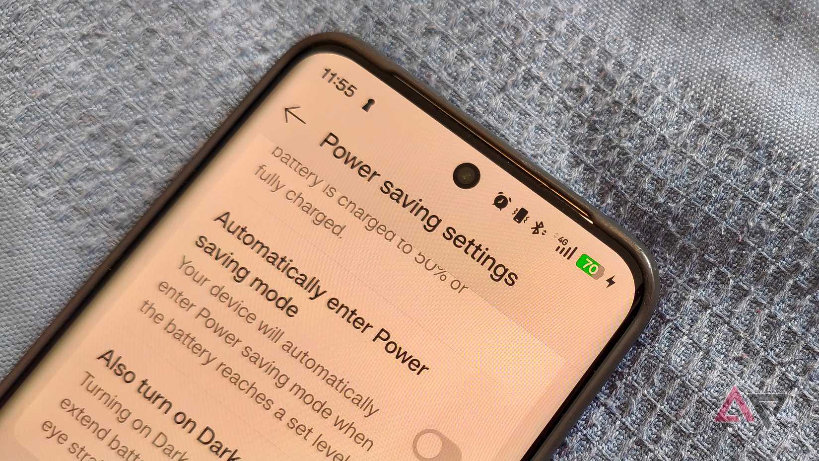 Il menu delle impostazioni di risparmio energetico di uno smartphone.