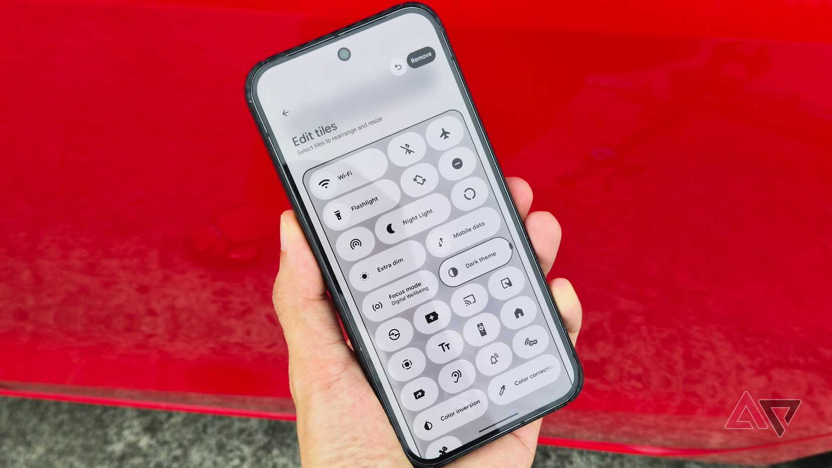 Pannello delle impostazioni rapide su Google Pixel 9 Pro XL con tema chiaro su Android 17
