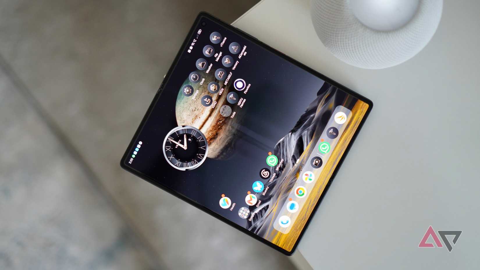 The Vertu Alphafold's home screen