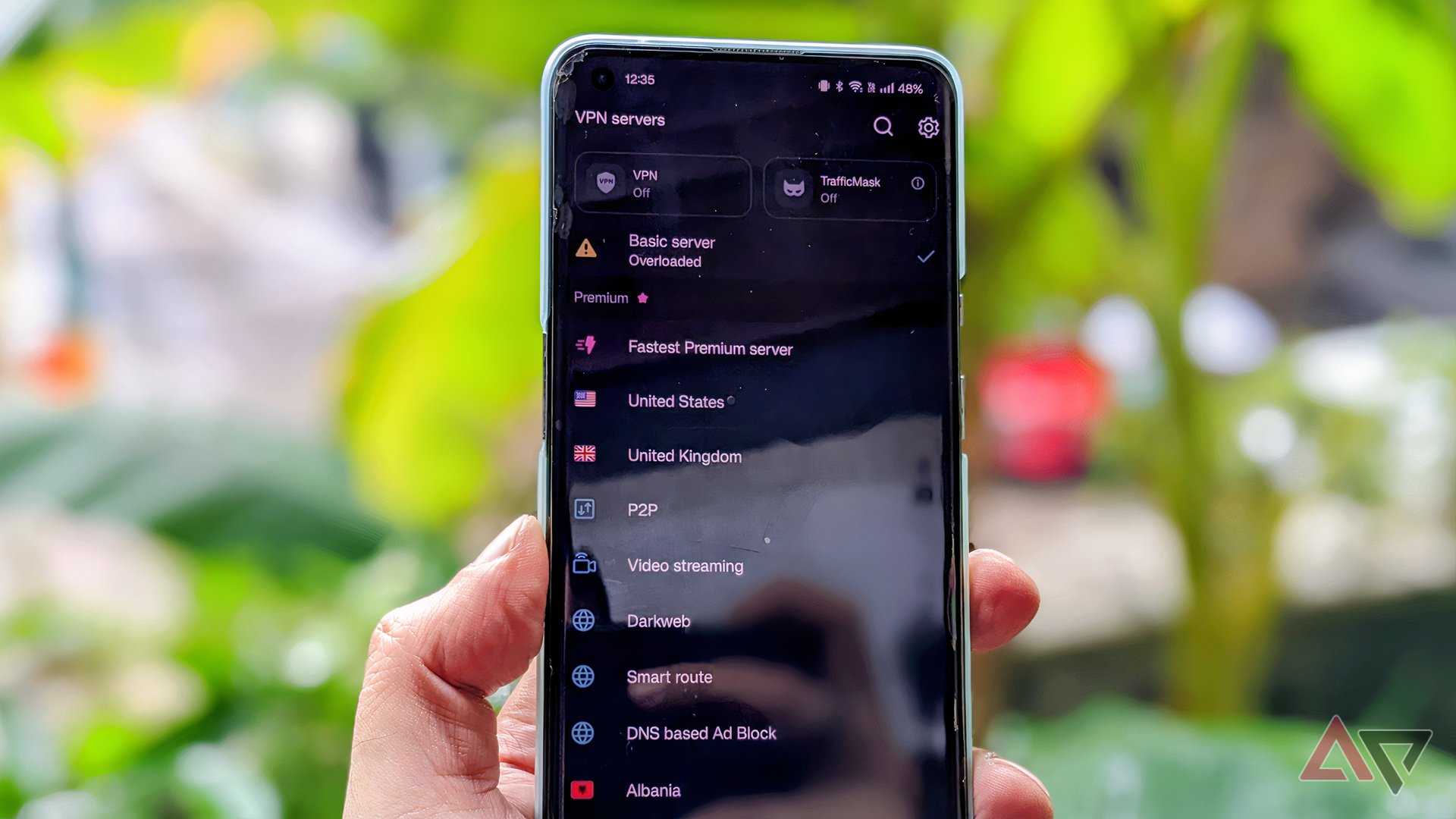 Different VPN locations on screen in Aloha Browser