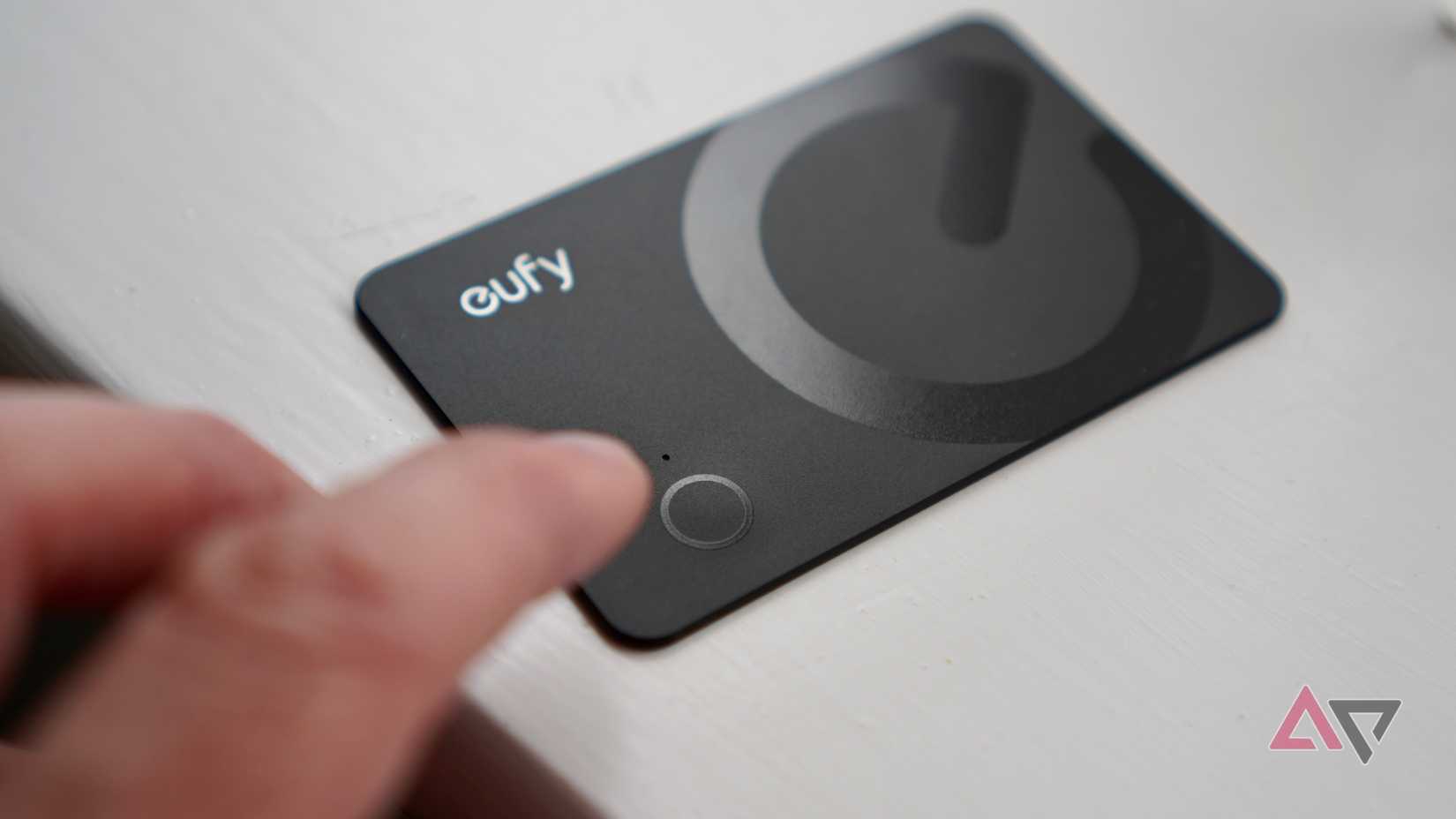The Eufy SmartTrack Card E40 button