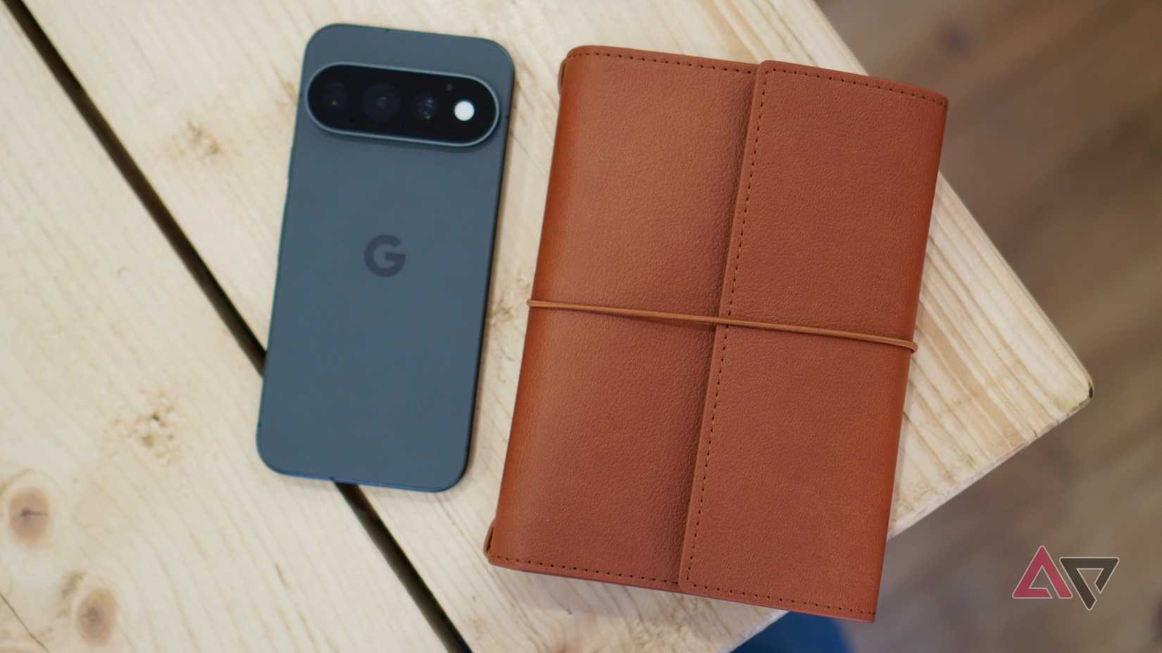 The Flowtica Folio with a phone