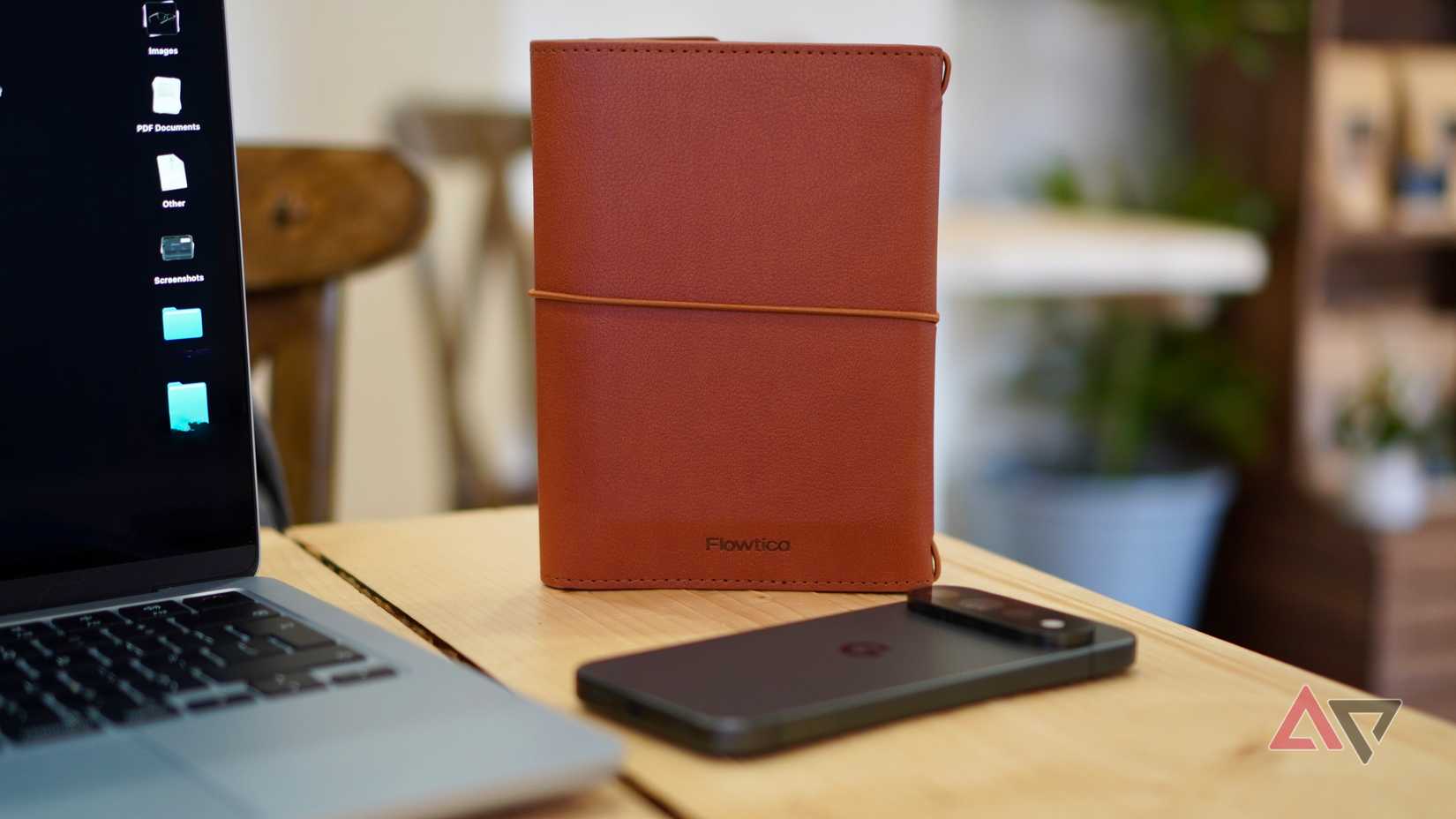 The Flowtica Folio on a desk