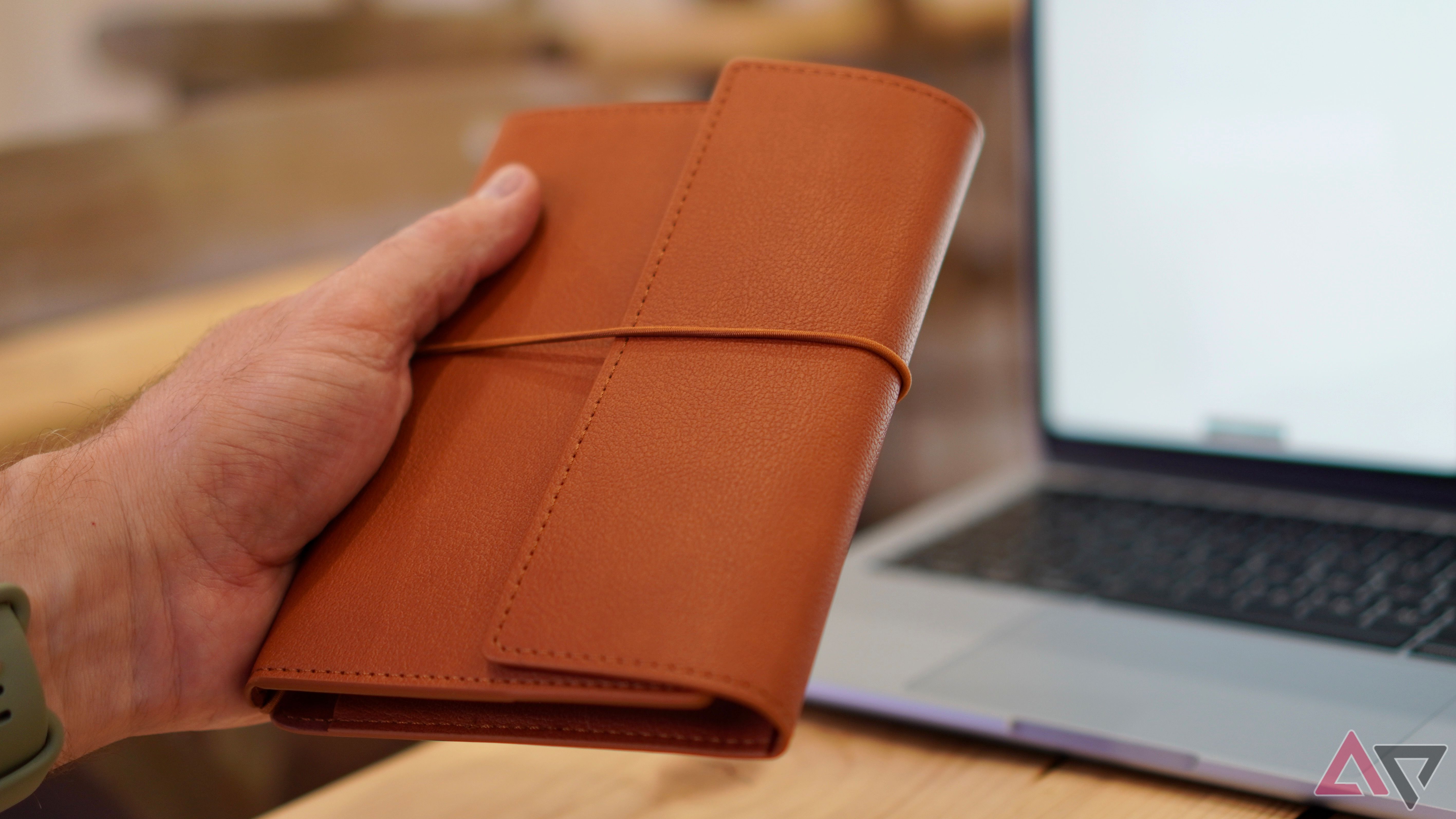 Flowtica Folio blends recycled leather with AI notebook