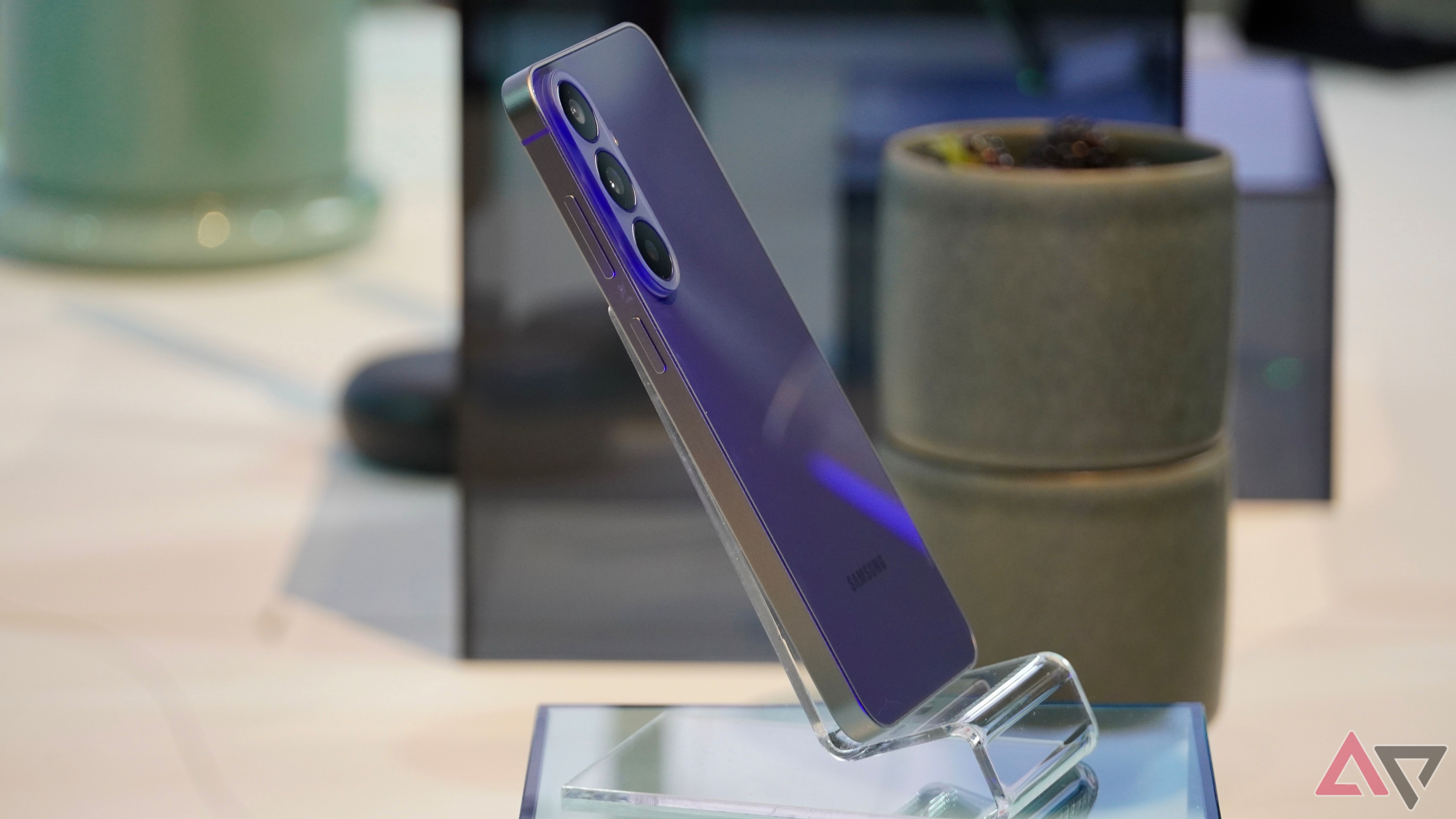 The side of the Samsung Galaxy S26 FE
