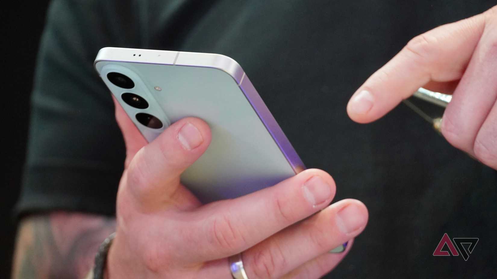 A person using the Samsung Galaxy S26 FE