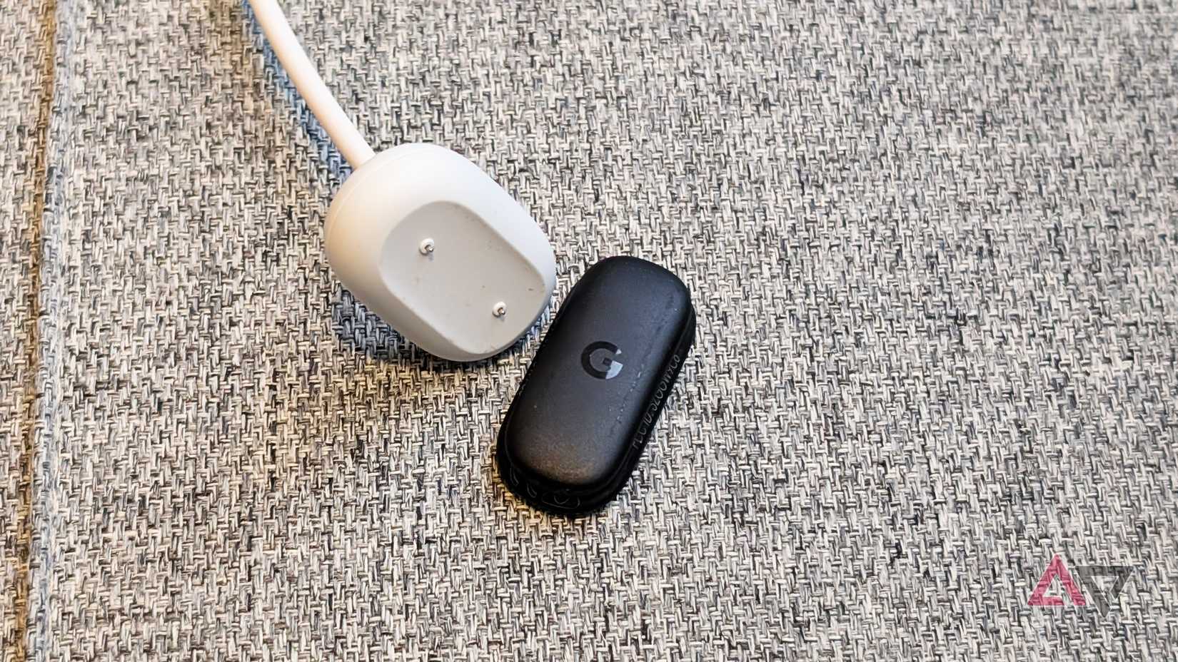 Google Fitbit Air senza cinturino, solo con la base di ricarica