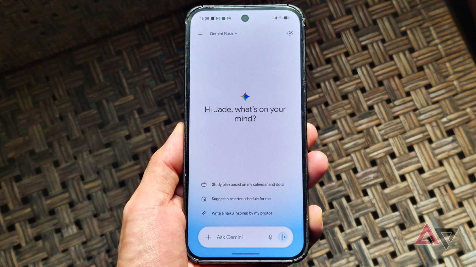 Google-Gemini-on-Pixel-smartphone