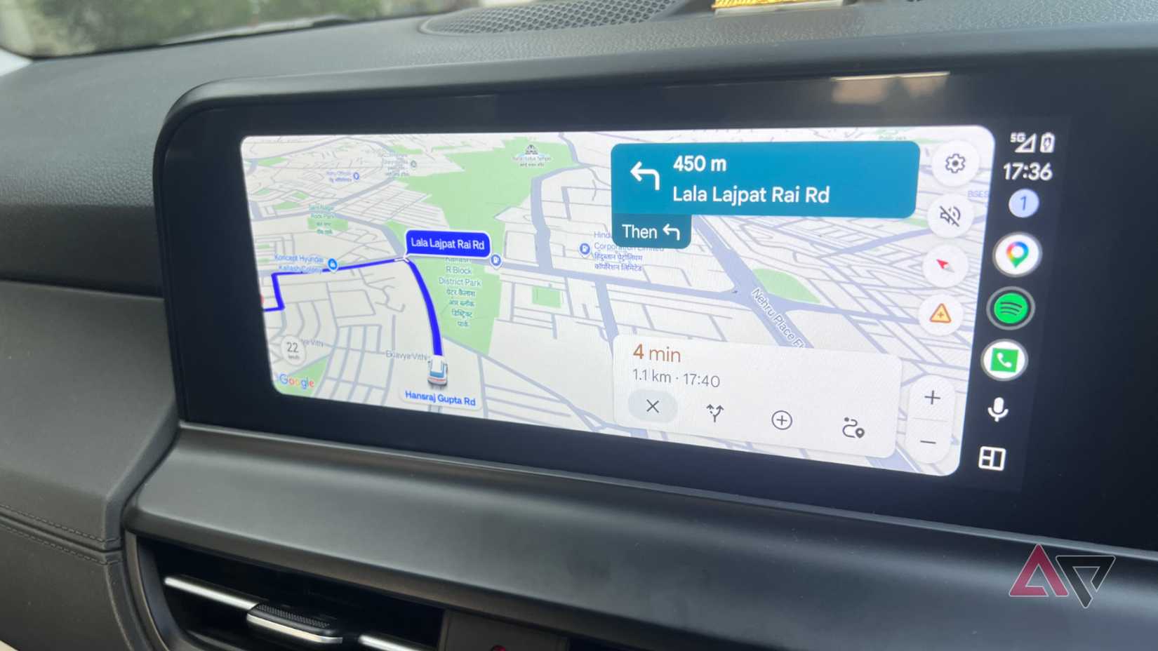 Googl Maps Ui in Android Auto with live traffic