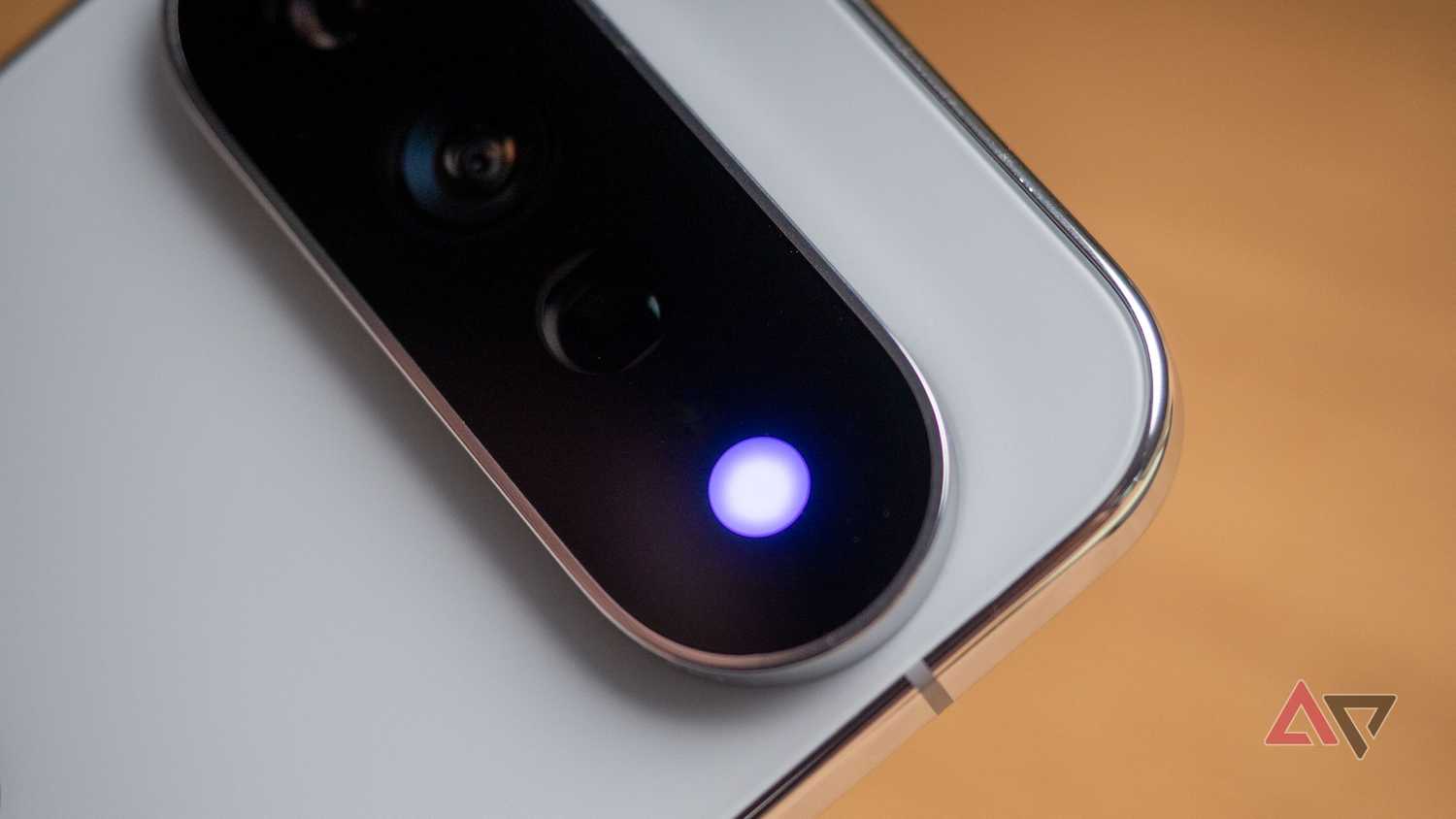Google Pixel 11 Pro XL in Fog color showing Hi-Light purple contact notification light