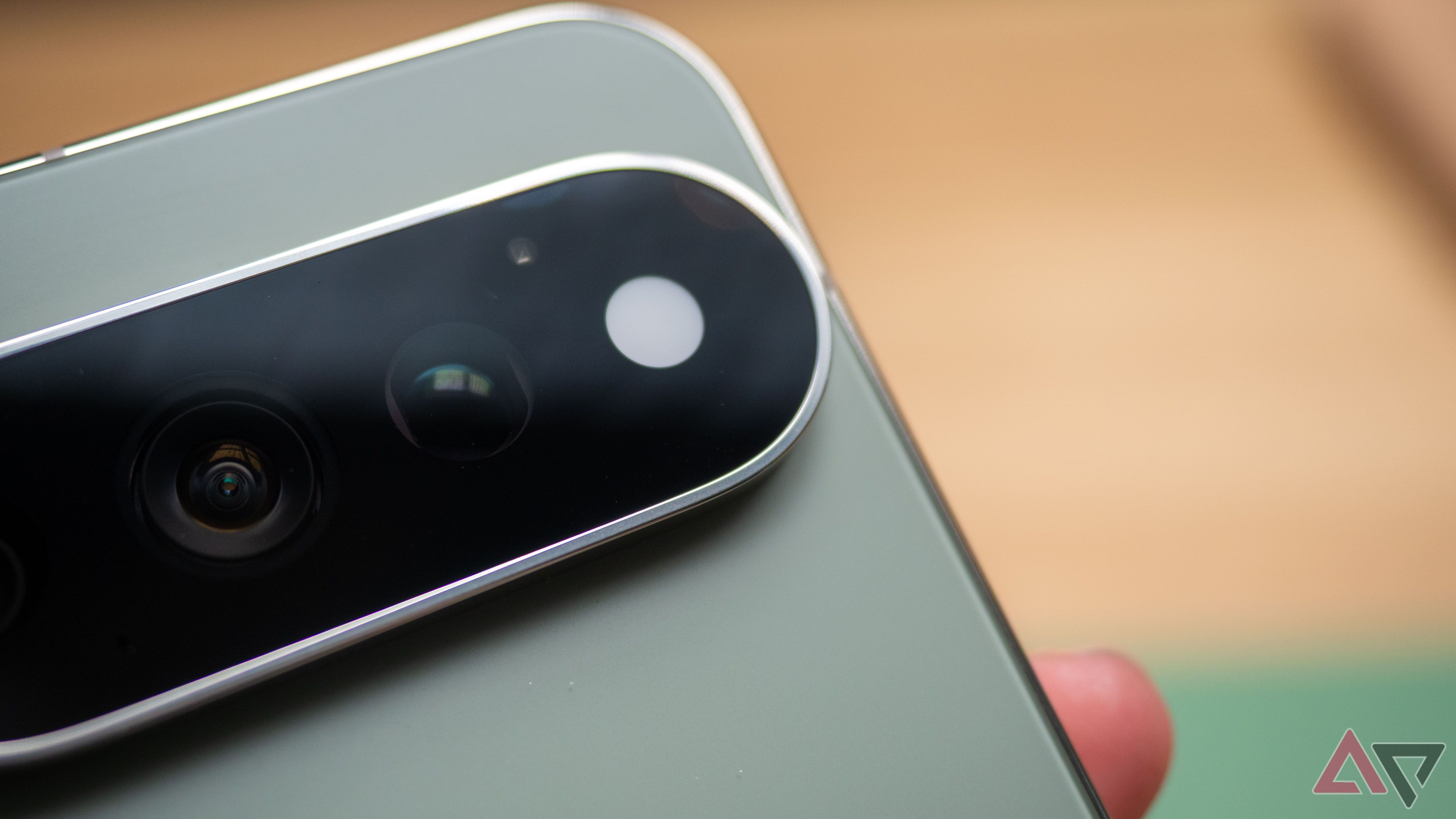 Google Pixel 11 Pro XL in Olive color showing Hi-Light off