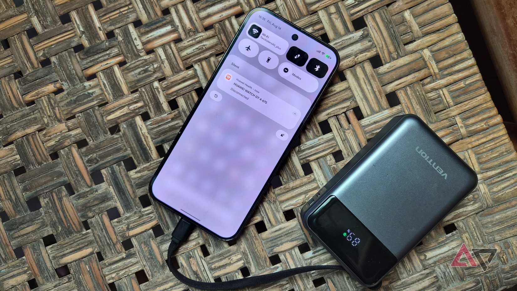 Google Pixel 9 Pro XL charging via a Vention power bank
