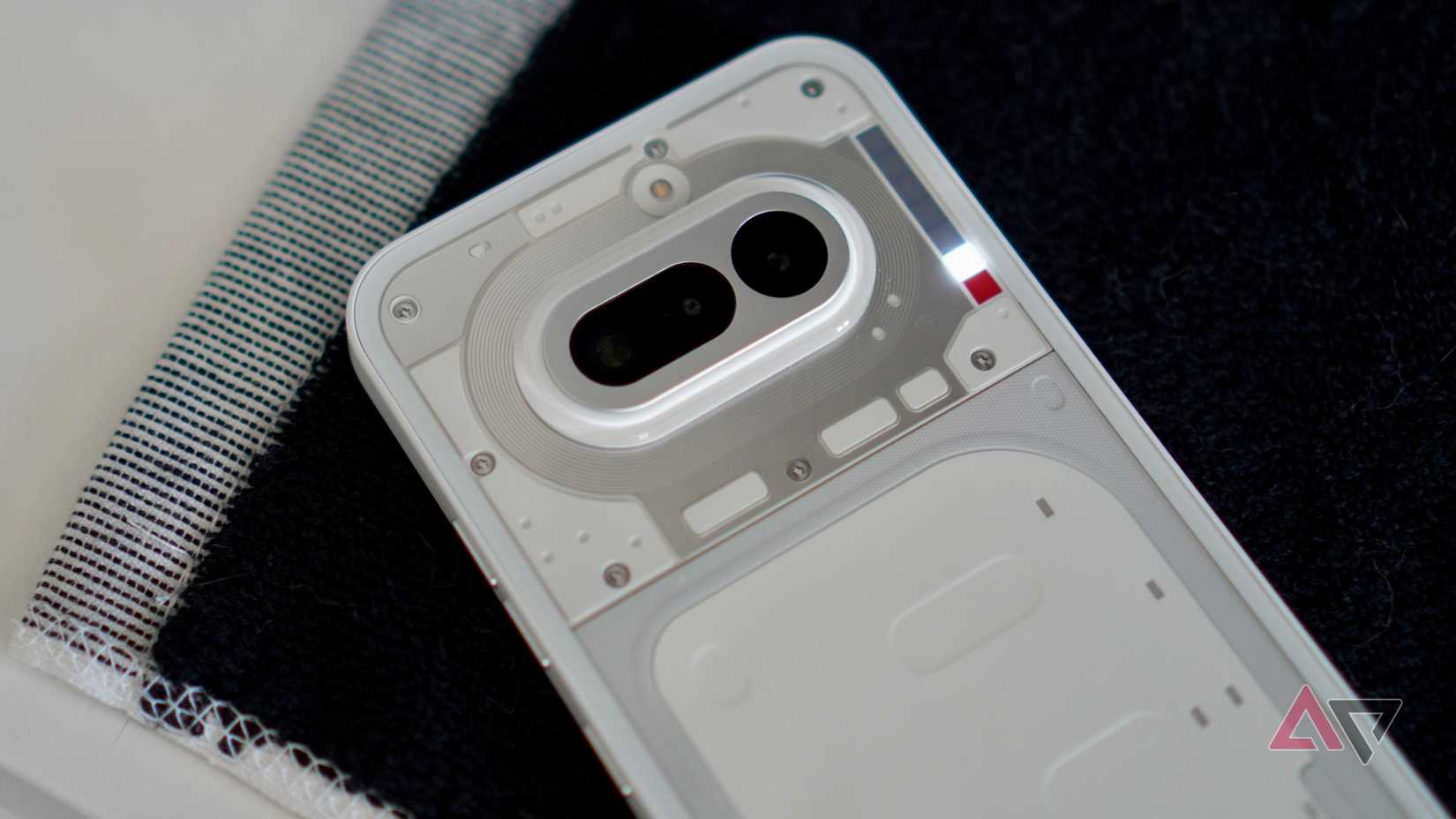 Il Nothing Phone (4a) con la Glyph Bar