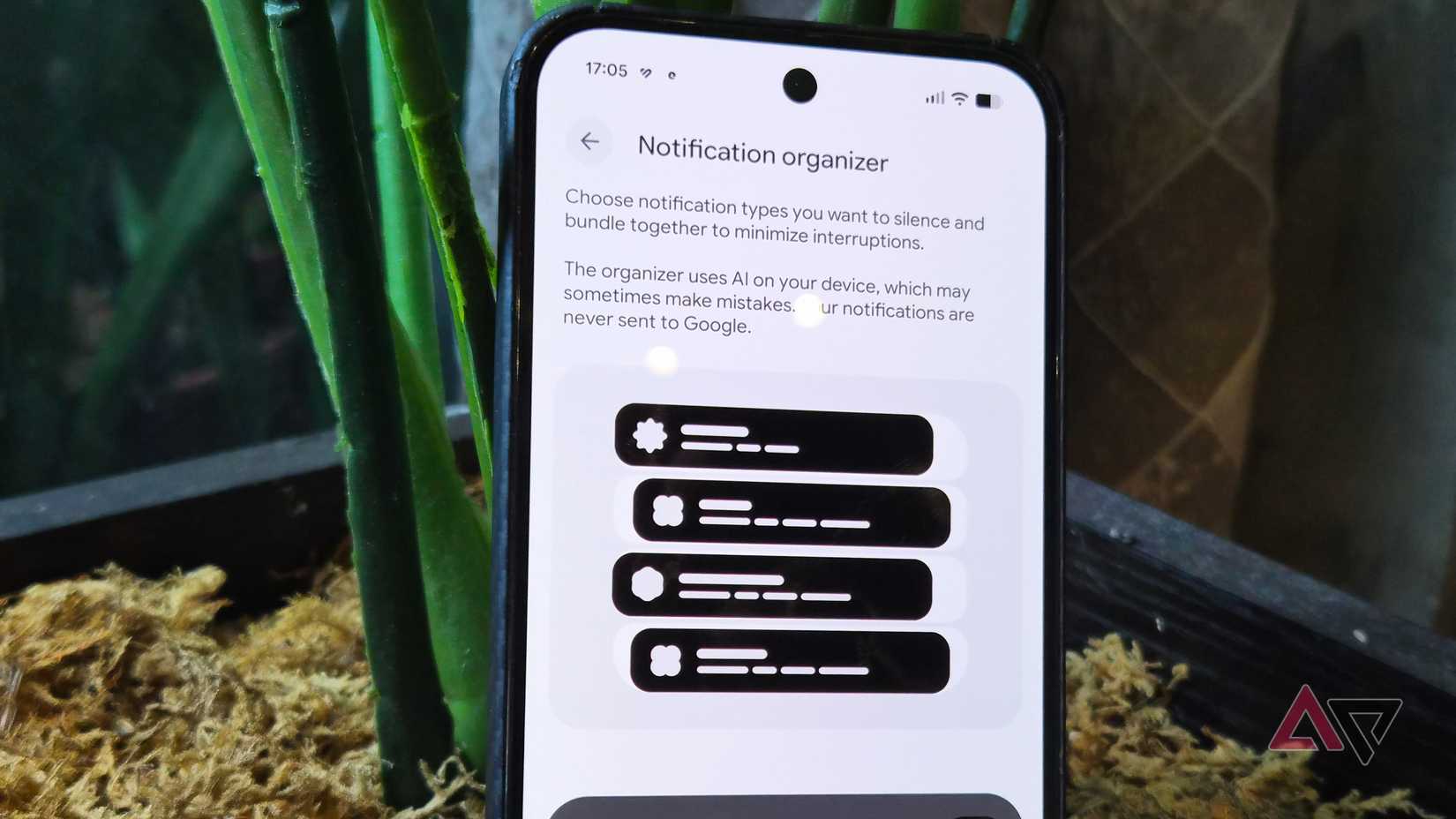 Smartphone Google Pixel 9 Pro XL con metà dello schermo dedicato alle impostazioni dell’Organizzatore di notifiche