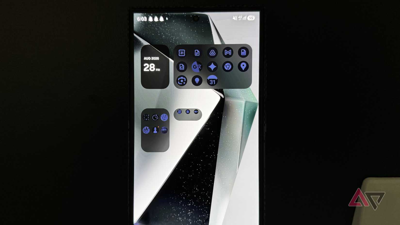 One UI home screen with Home Up-customized folders