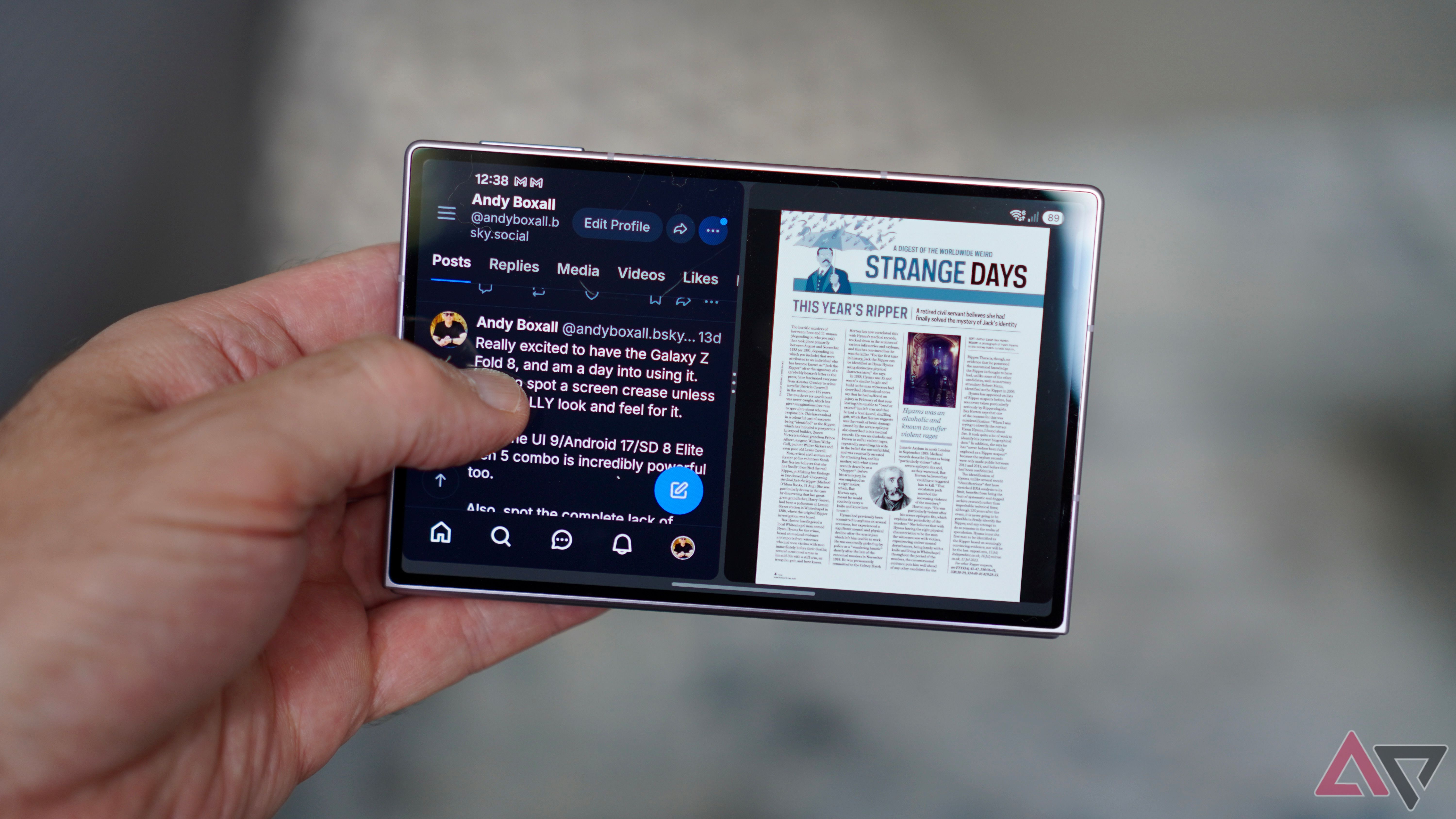 Split screen mode on the closed Samsung Galaxy Z Fold 8