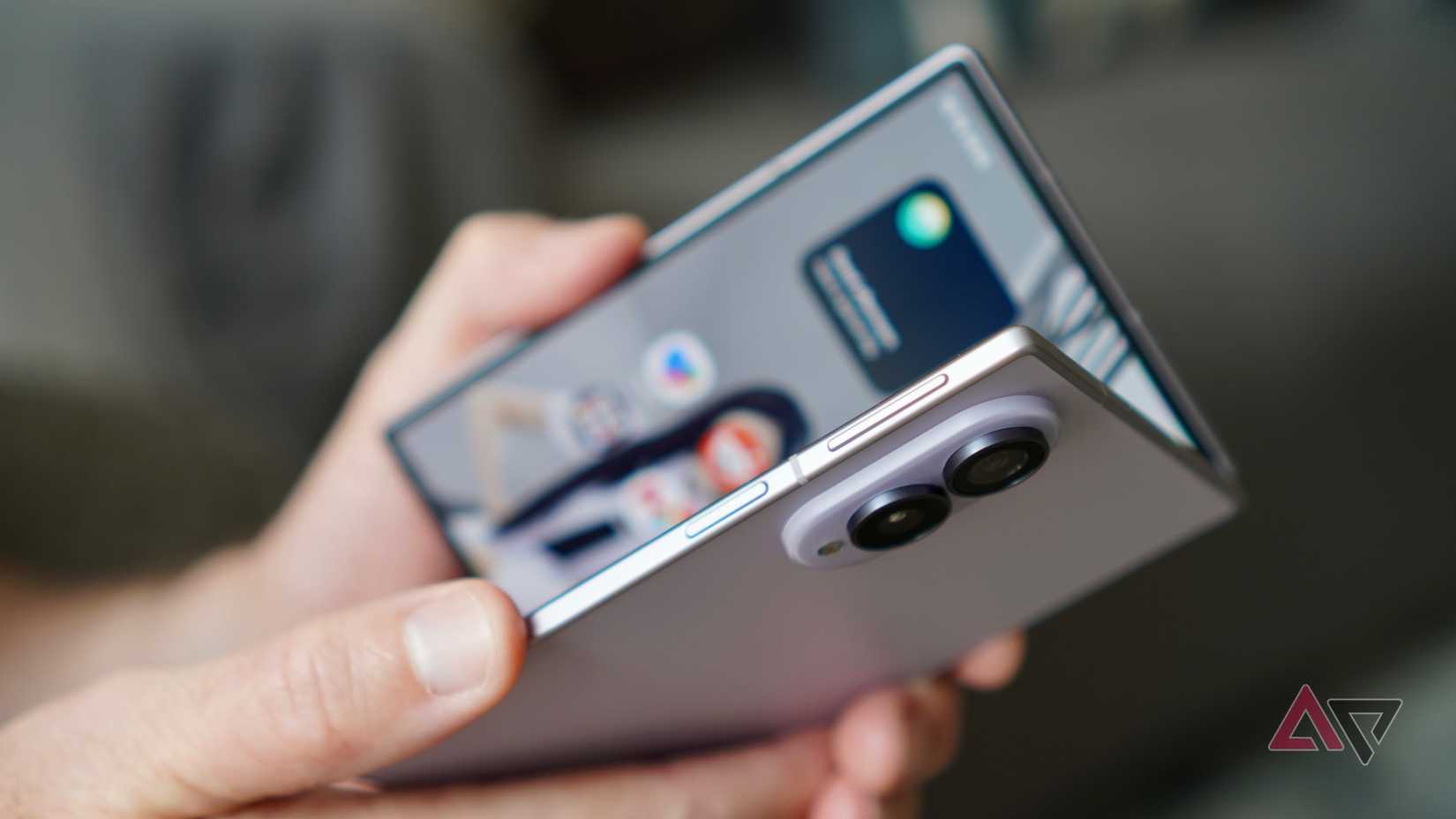 Opening the Samsung Galaxy Z Fold 8