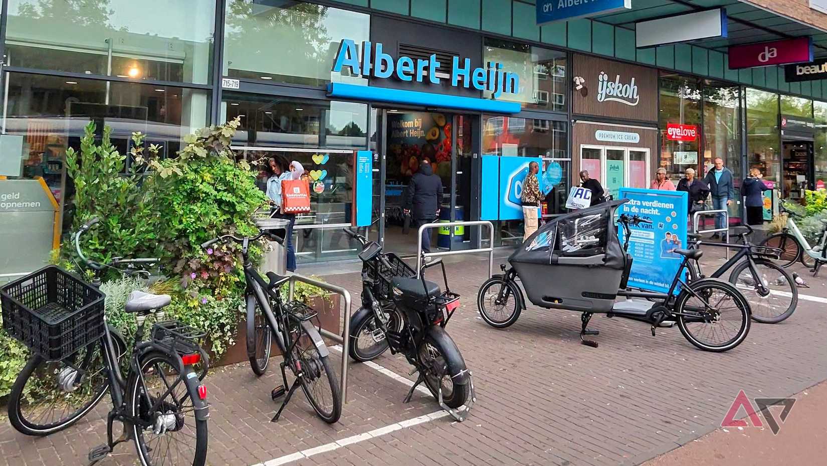 Супермаркет Albert Heijn в Нідерландах