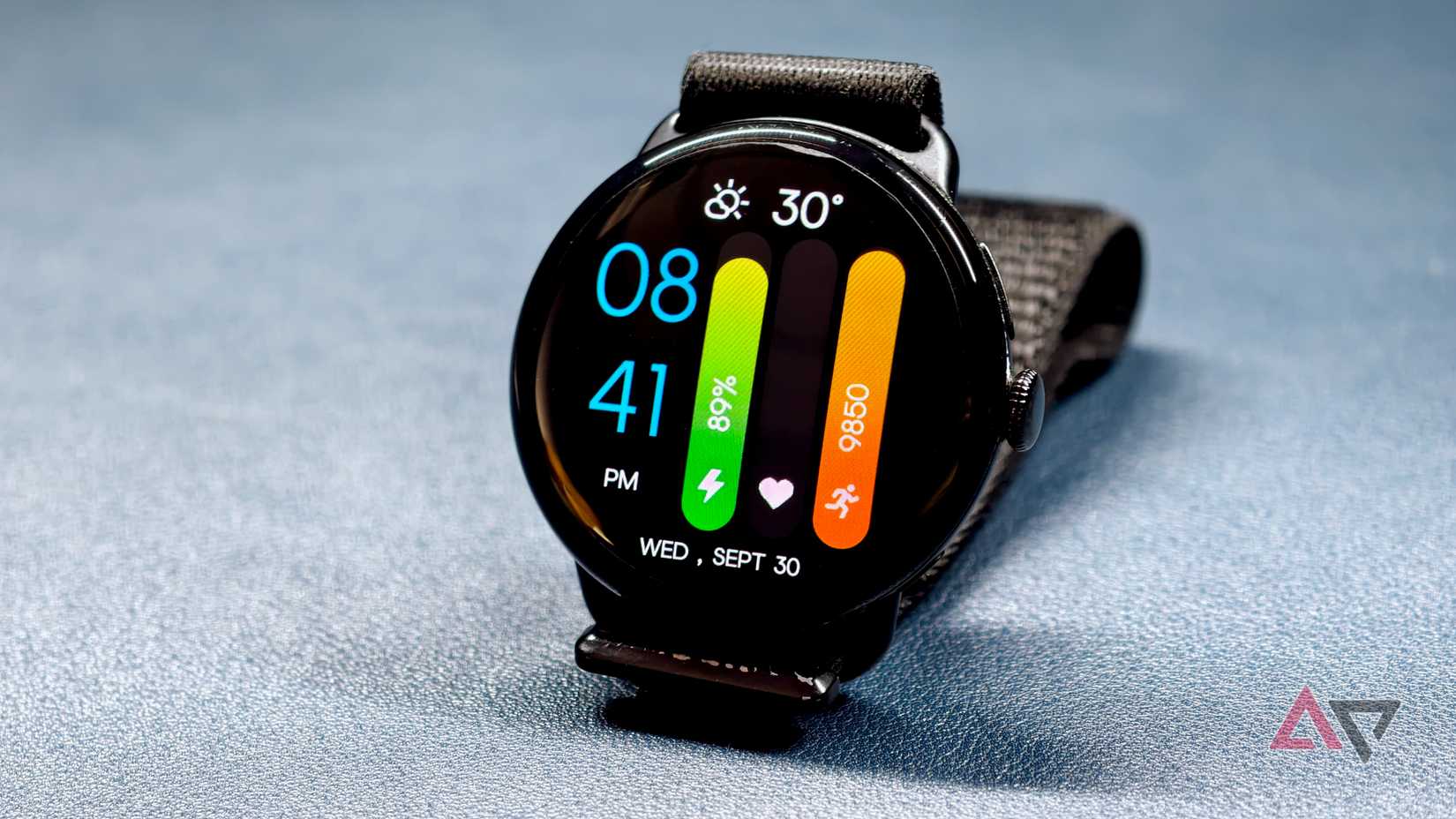 AMOLED Digital Watch Face on the Pixel Watch 4