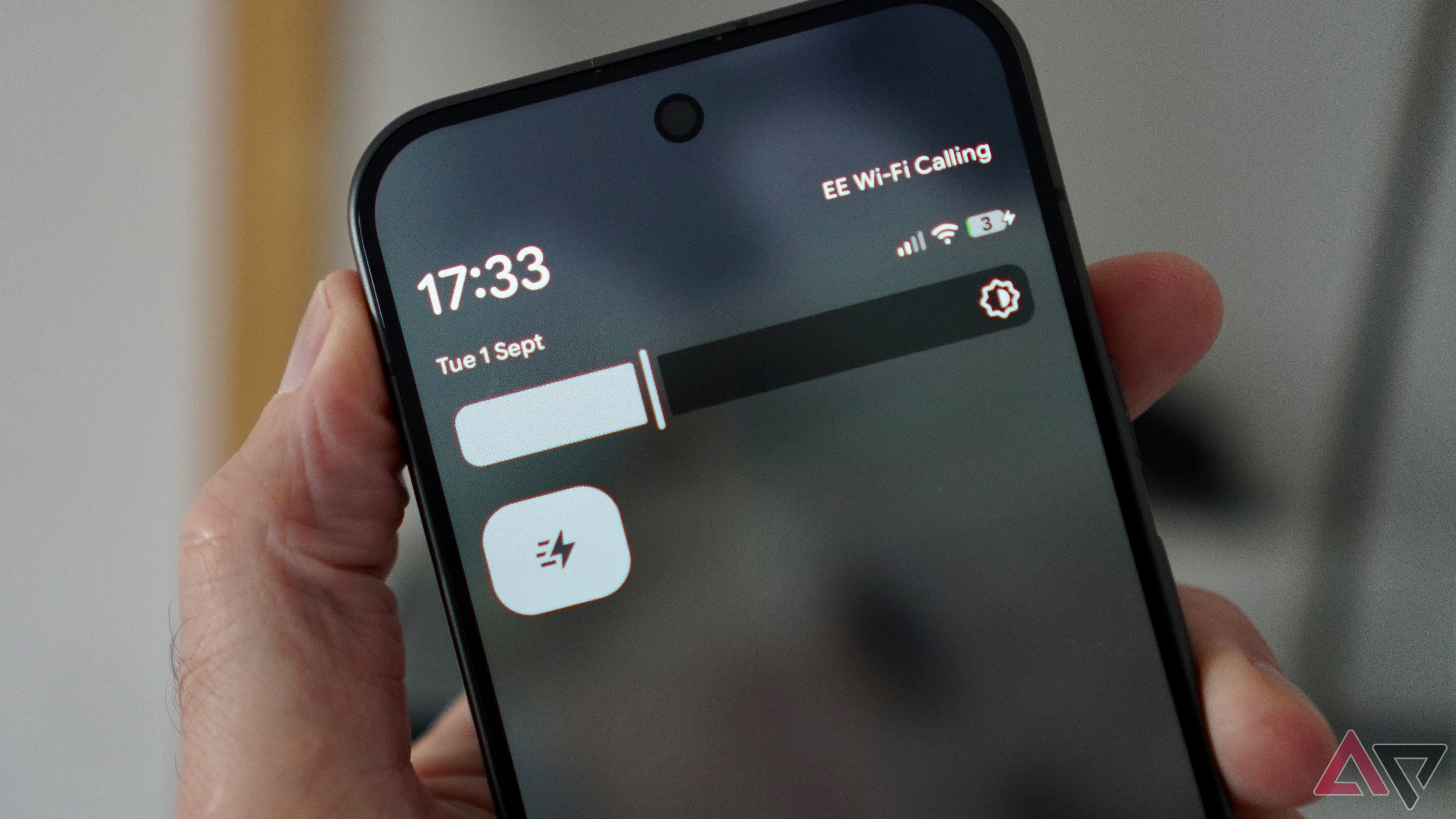 Extreme Charging icon on the Google Pixel 11 Pro