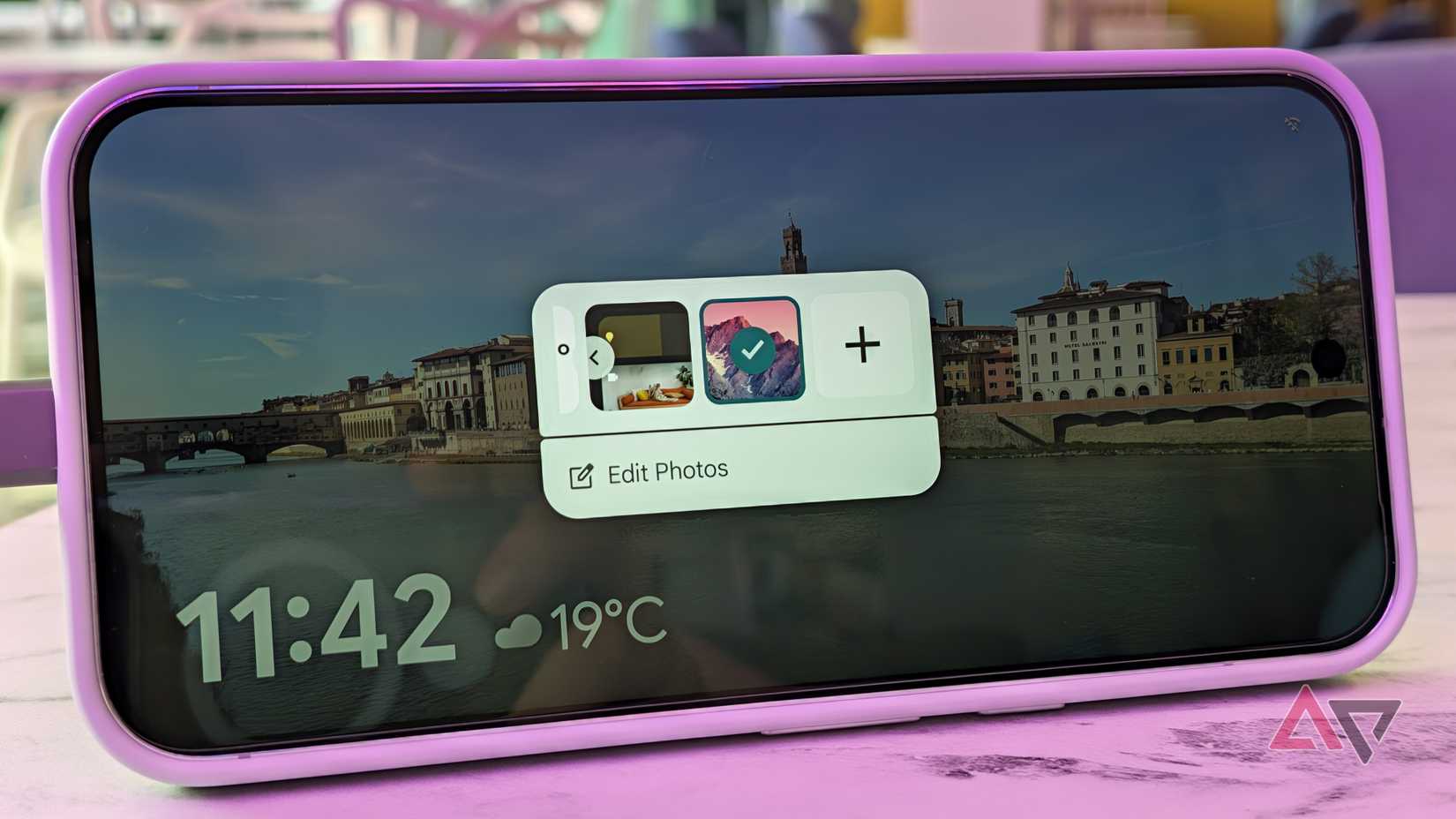 Google Pixel 11 Pro XL демонструє заміну екрана під час заряджання