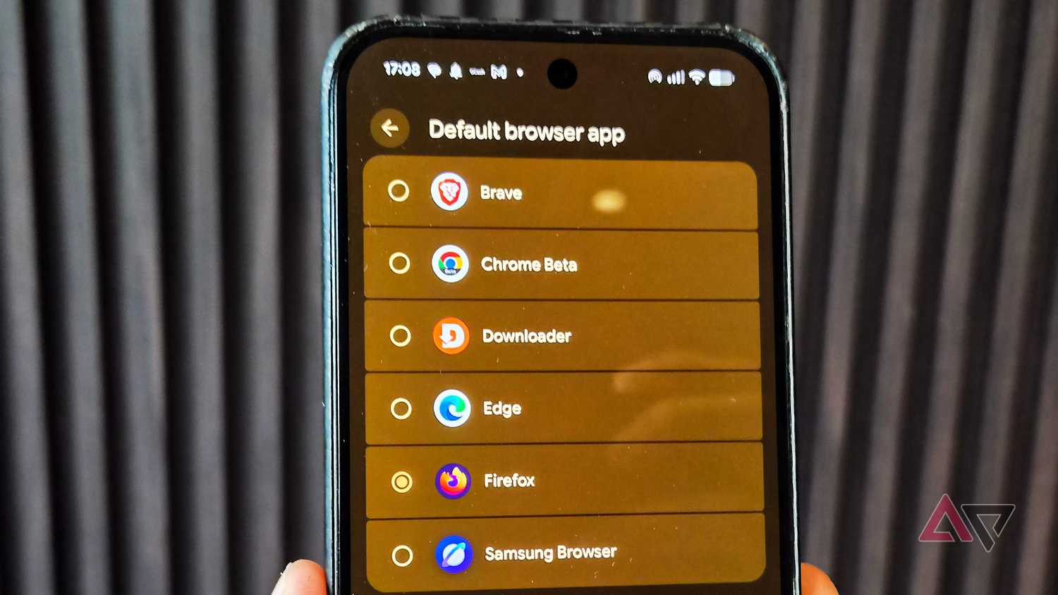 Google-Pixel-phone-showing-default-browser-app-option-with-chrome-edge-firefox-samsung-brave