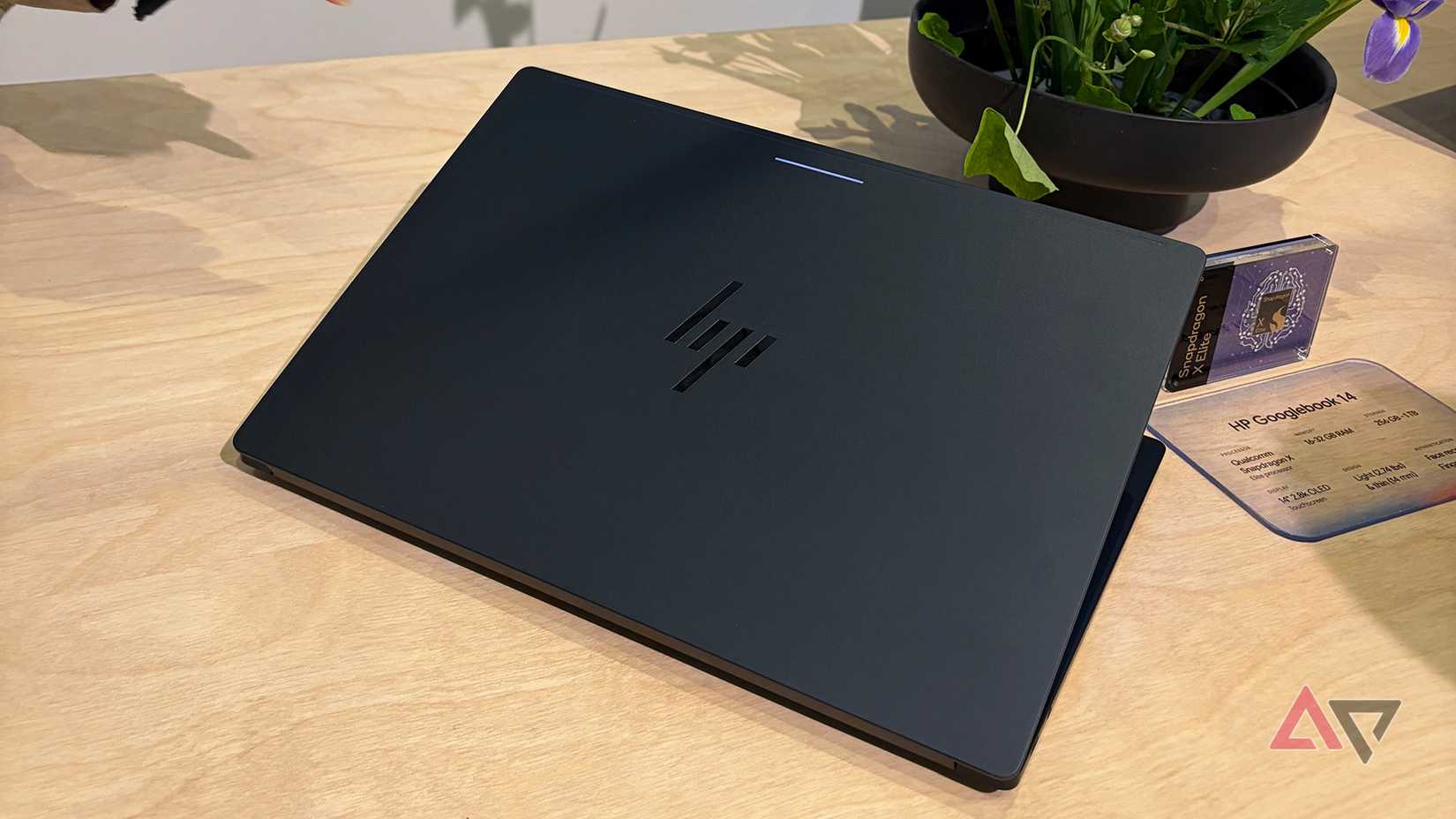 Googlebook HP su un tavolo