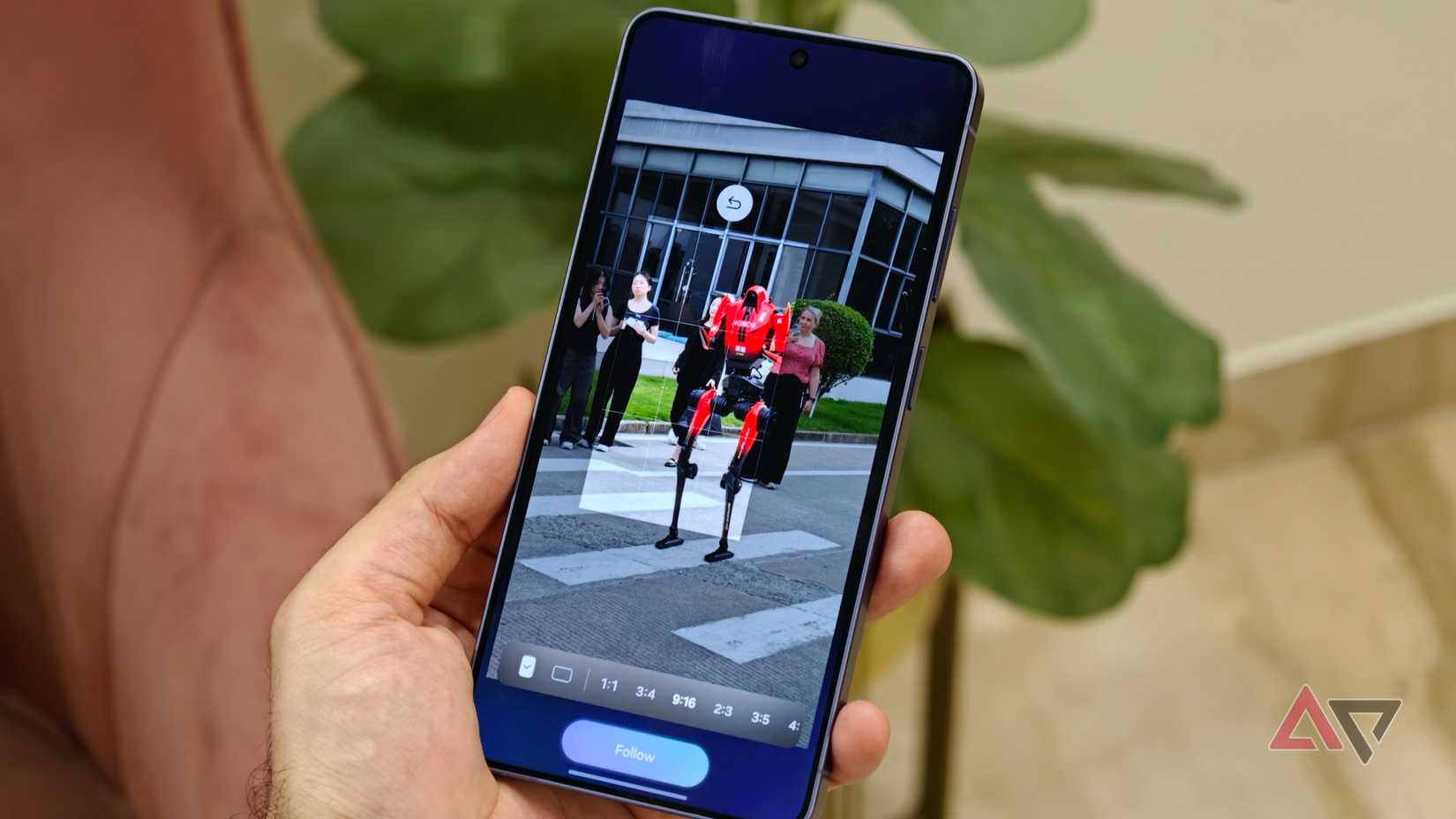 Samsung My FanCam showing video cropping options around a red robot