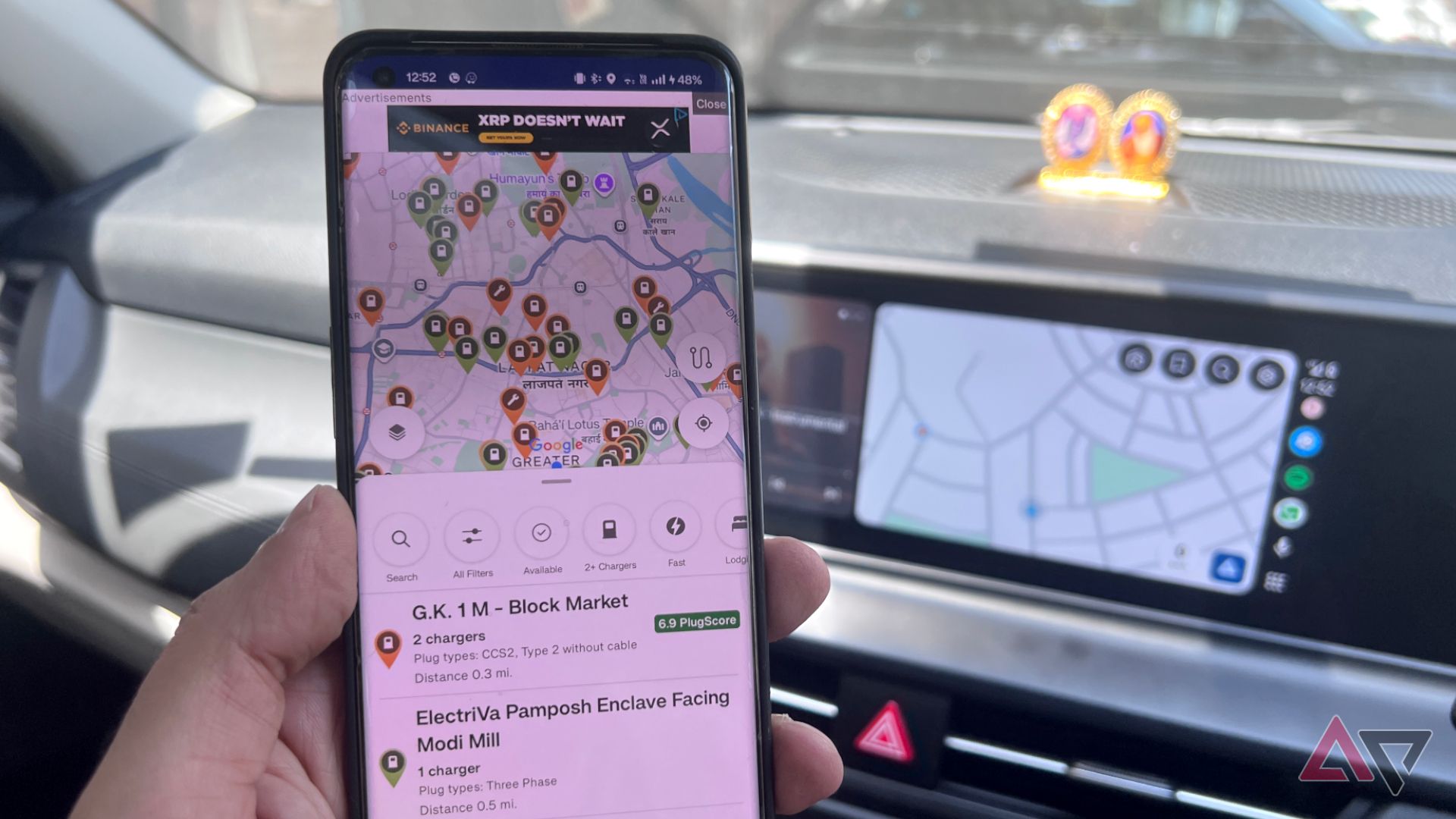 Интерфейс поиска зарядных станций в приложении PlugShare