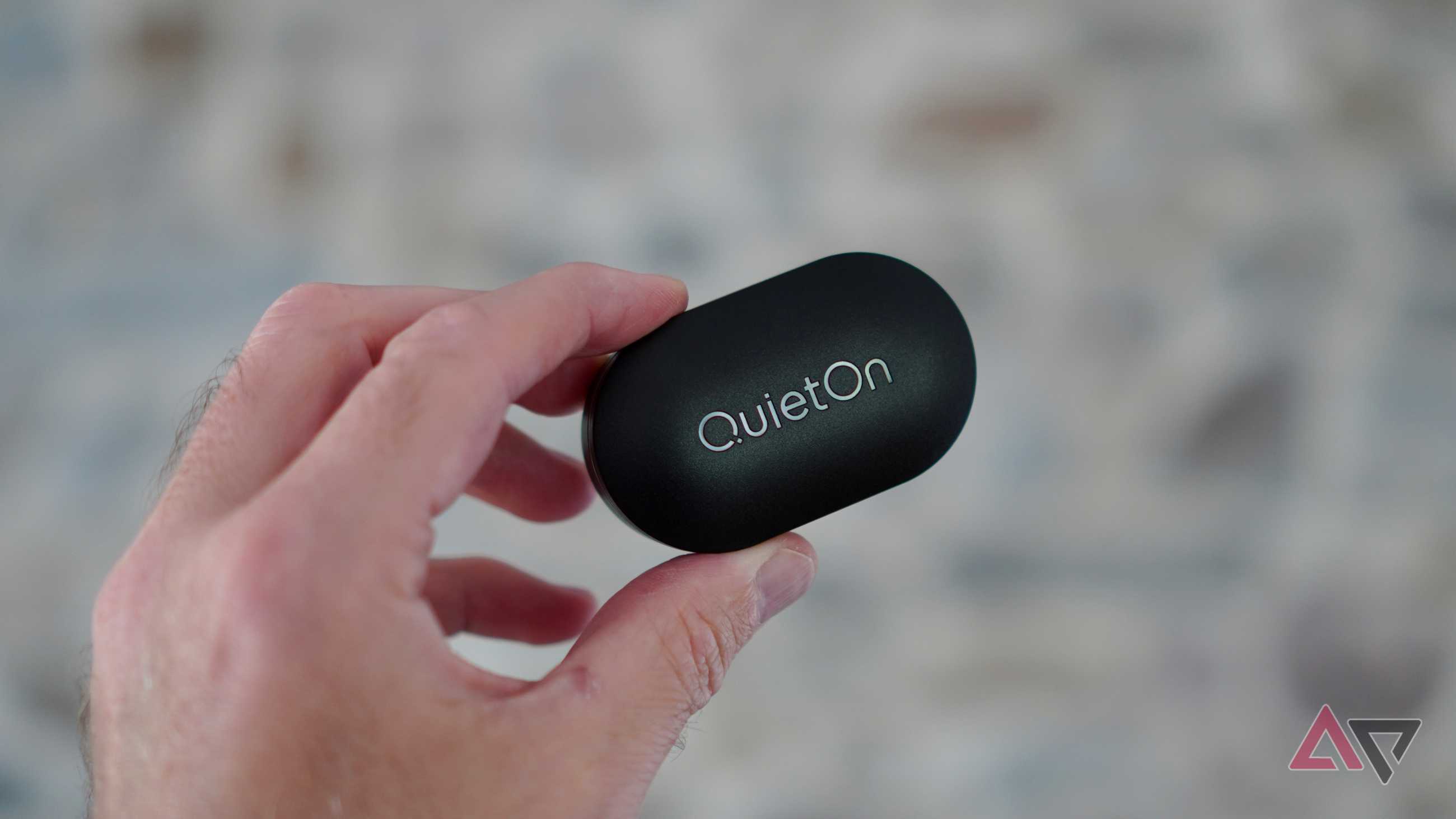 A person holding the QuietOn 4