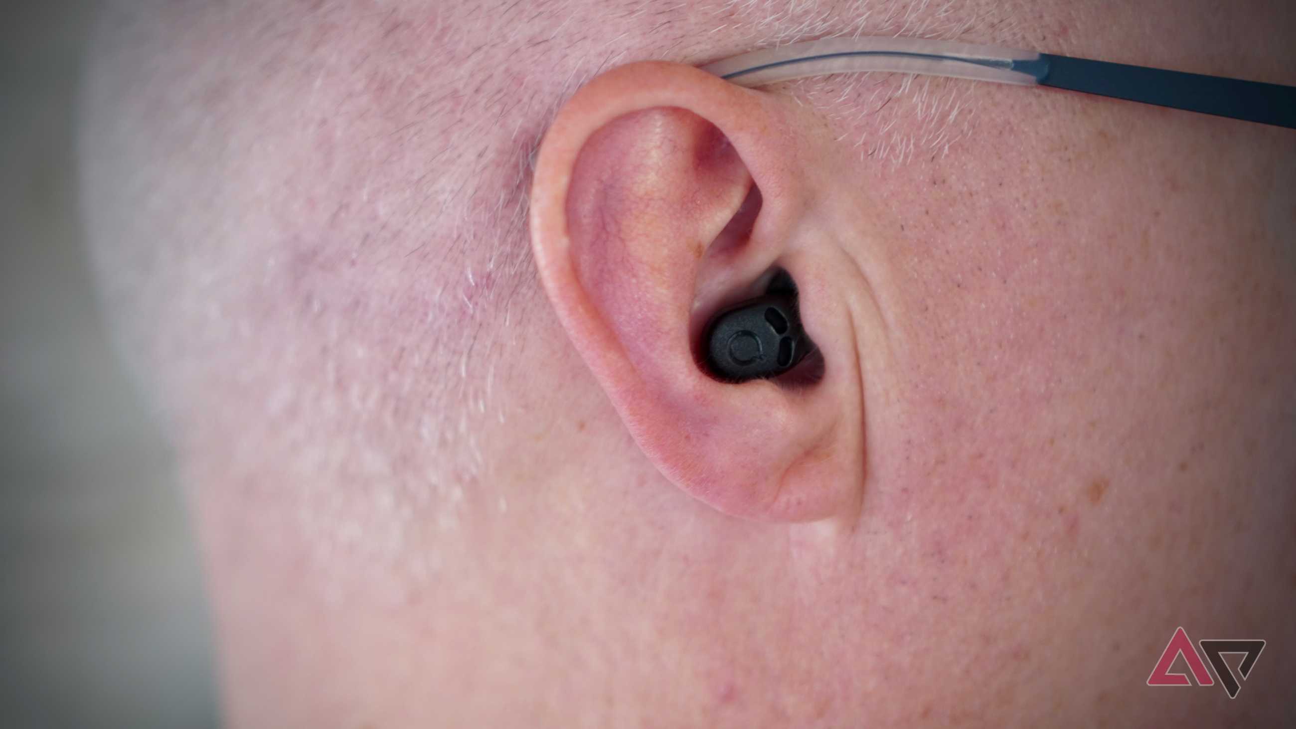 A person wearing the QuietOn 4