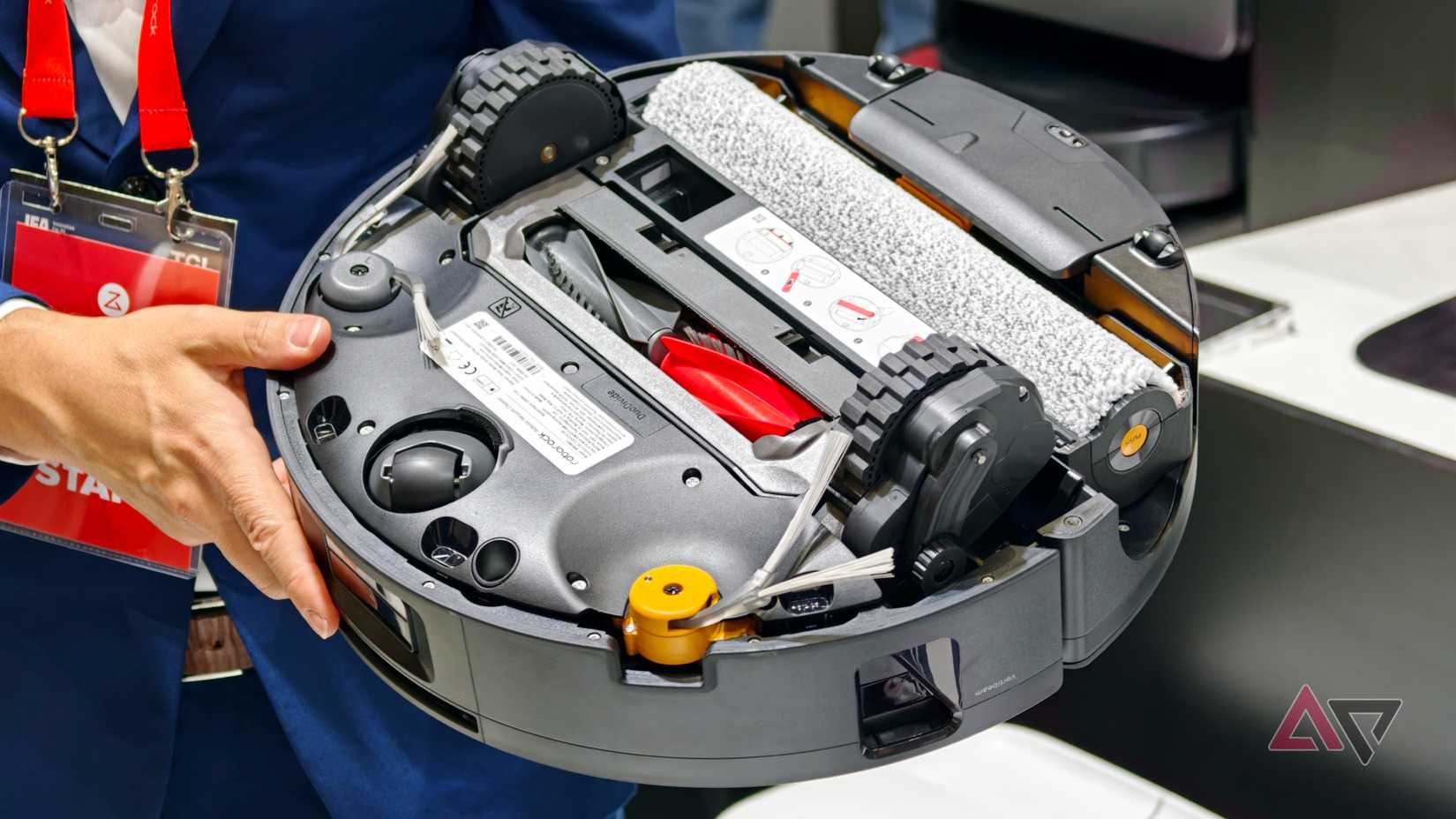 Edge-to-edge mop of the Saros 20 Flow Complete