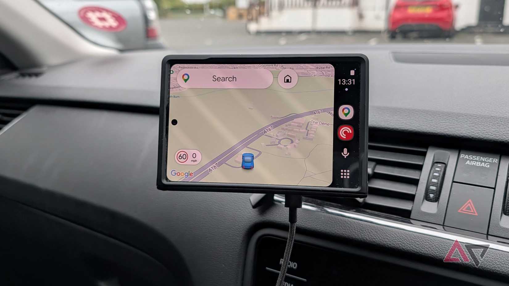 Girando il telefono lateralmente, come Dio voleva, così Android Auto è effettivamente utilizzabile.