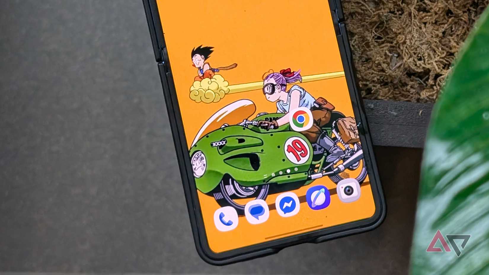 Samsung-Galaxy-Z-Flip-with-Chrome-Browser-and-Messenger-on-home-screen