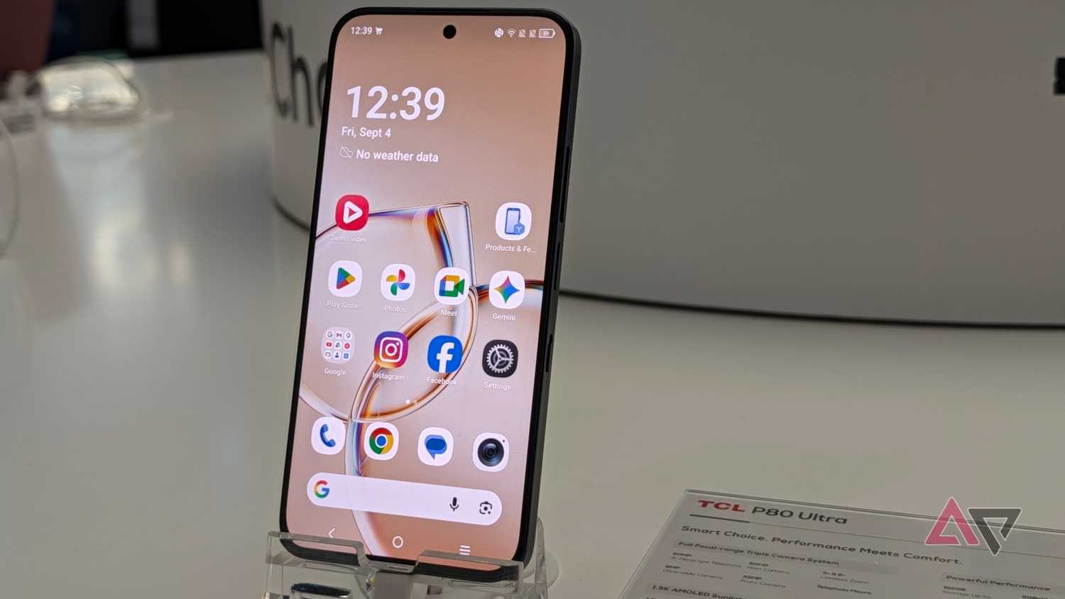 Обзор смартфона TCL P80 Ultra с AMOLED-экраном NxtPaper и режимом электронной книги TCL P80 Ultra на главном экране