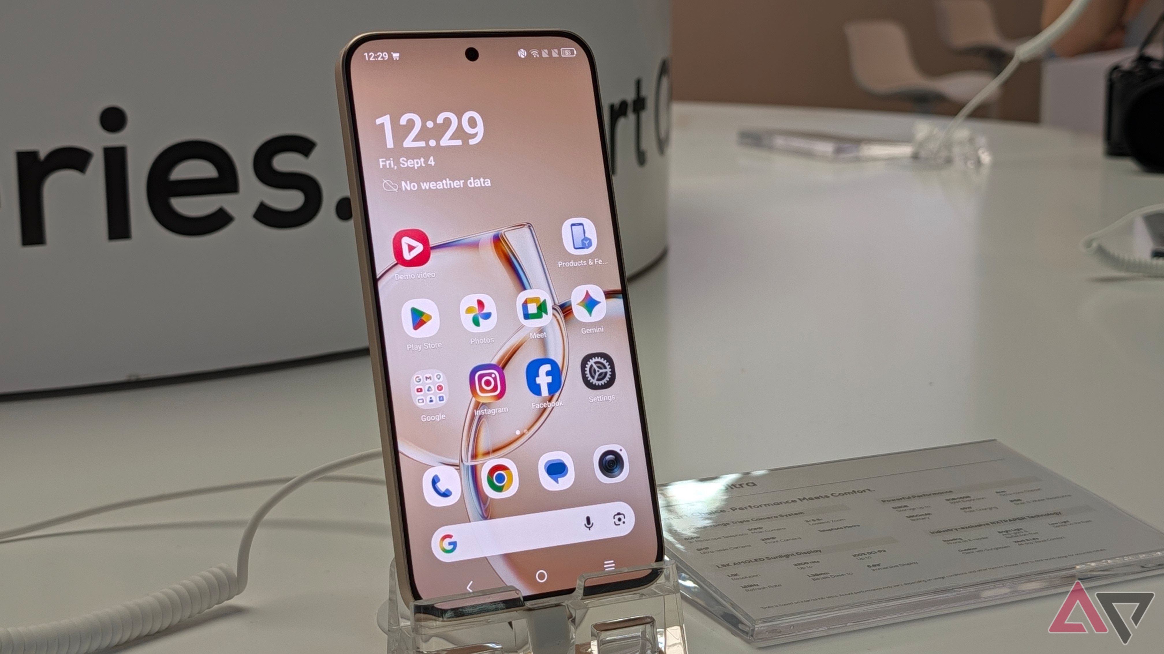 After seeing the TCL P80 Ultra, I have one question: Why is no one copying this?