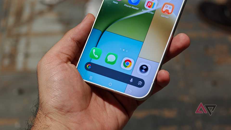 Tecno Borderless Concept, in hand, home screen, close-up