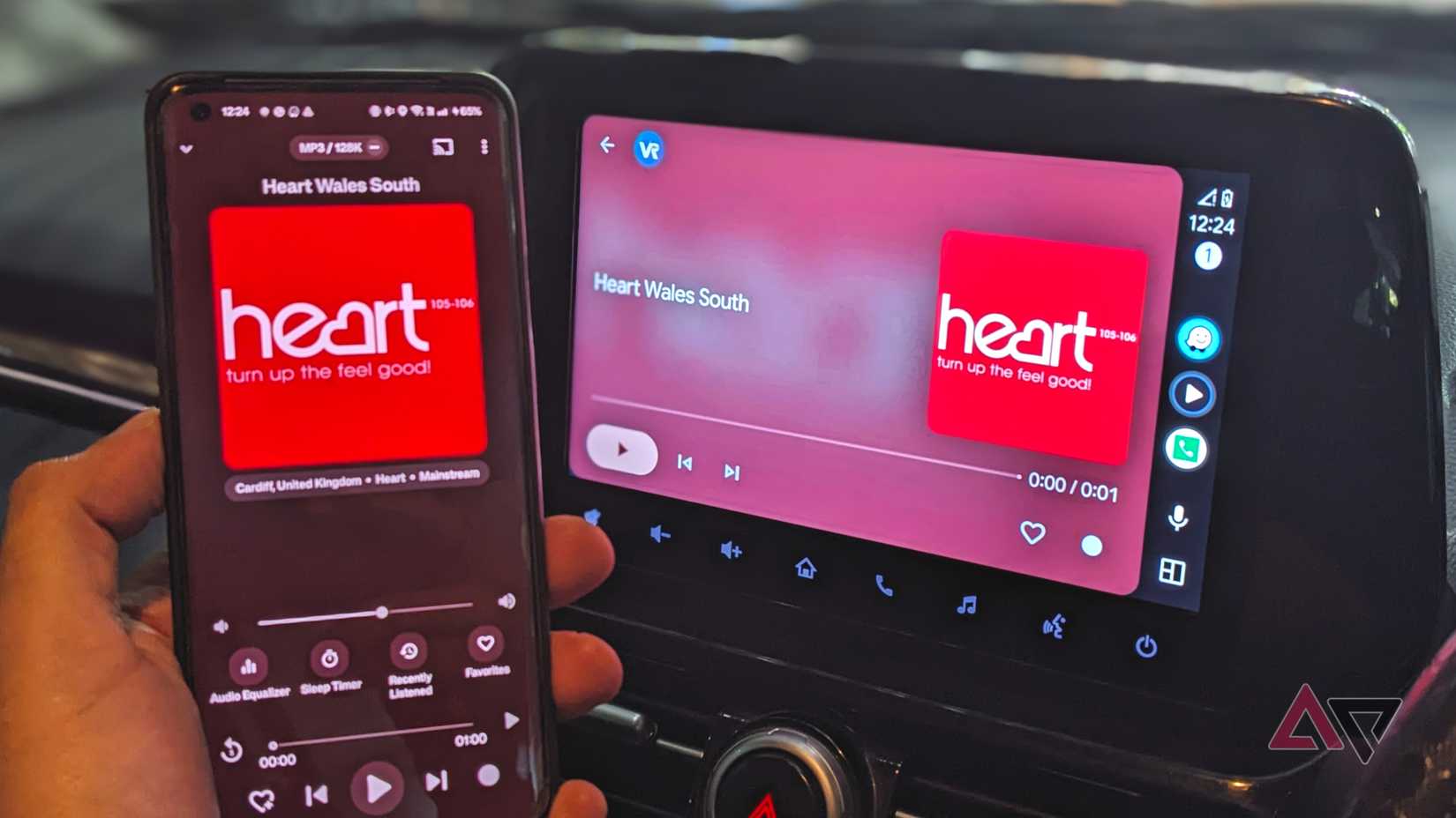 Как слушать радио со всего мира через Android Auto с помощью vRadio интерфейс приложения vRadio с запущенной радиостанцией в системе Android Auto