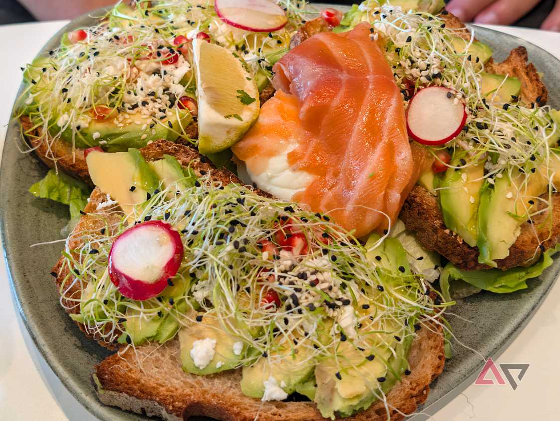 camera-sample-pixel-11-pro-xl-avocado-toast-vanilla