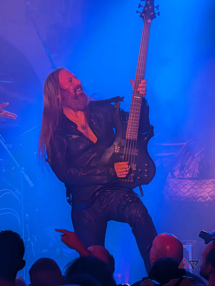 camera-sample-pixel-11-pro-xl-bassist-vanilla