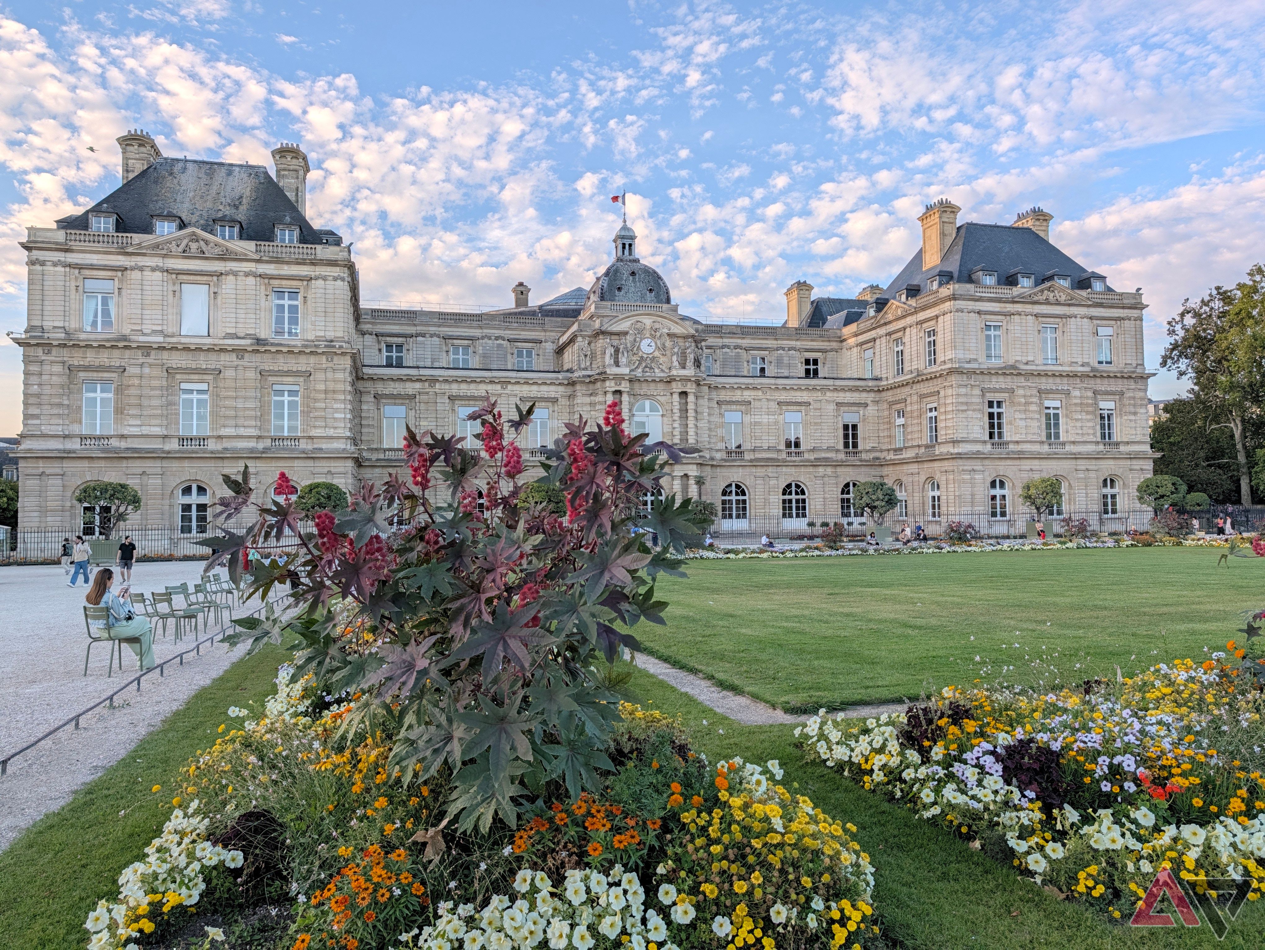 Google Pixel 11 Pro XL camera sample of the Luxembourg gardens with Camera Look Original