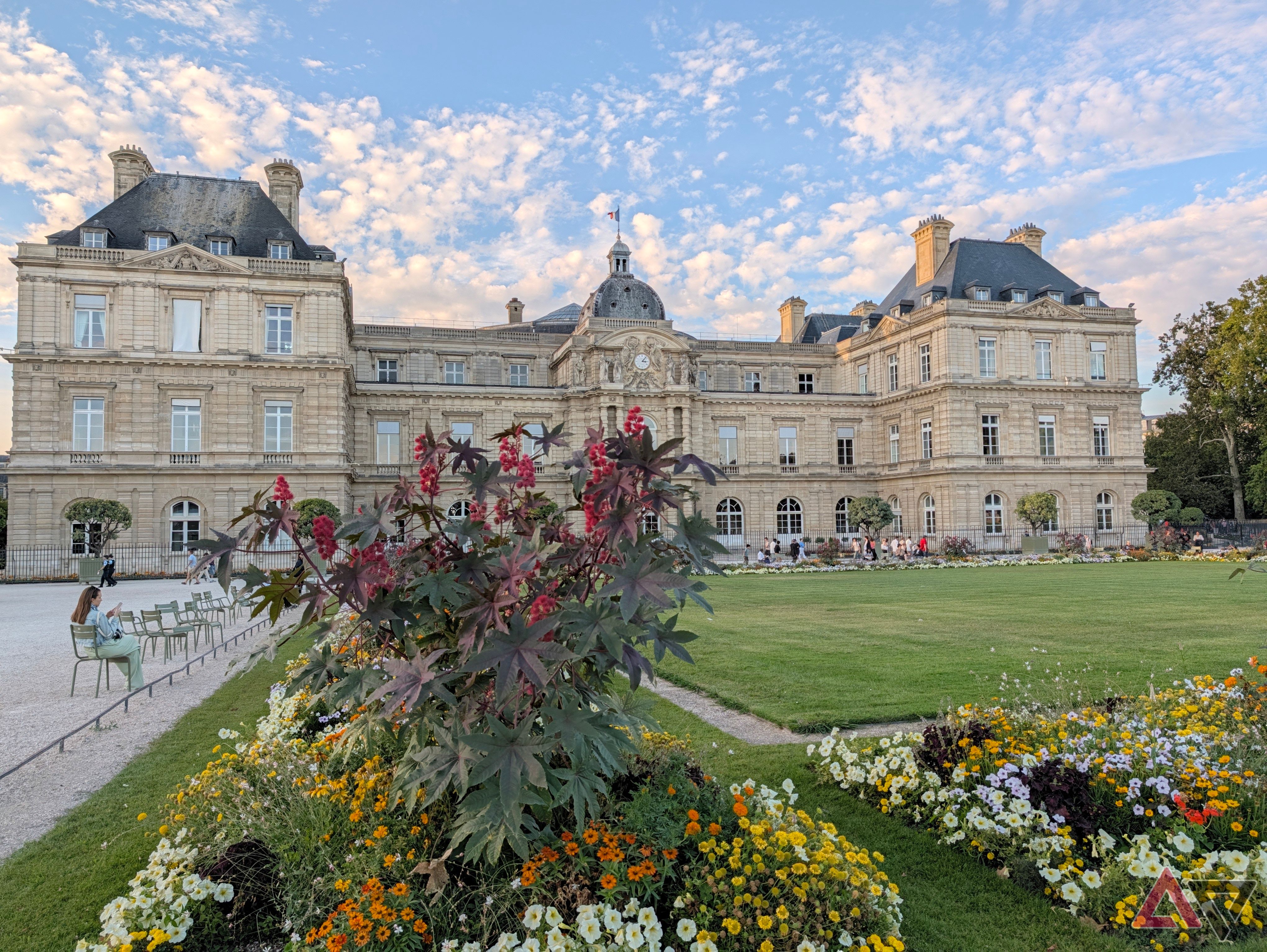 Google Pixel 11 Pro XL camera sample of the Luxembourg gardens with Camera Look Vanilla
