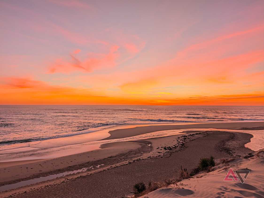 camera-sample-pixel-11-pro-xl-sunset-sea-vanilla